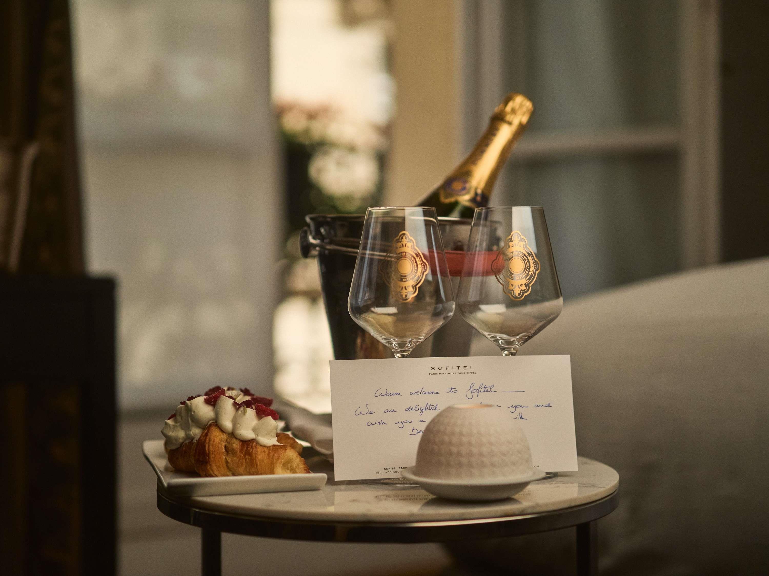 Junior Suite Deluxe King Bed