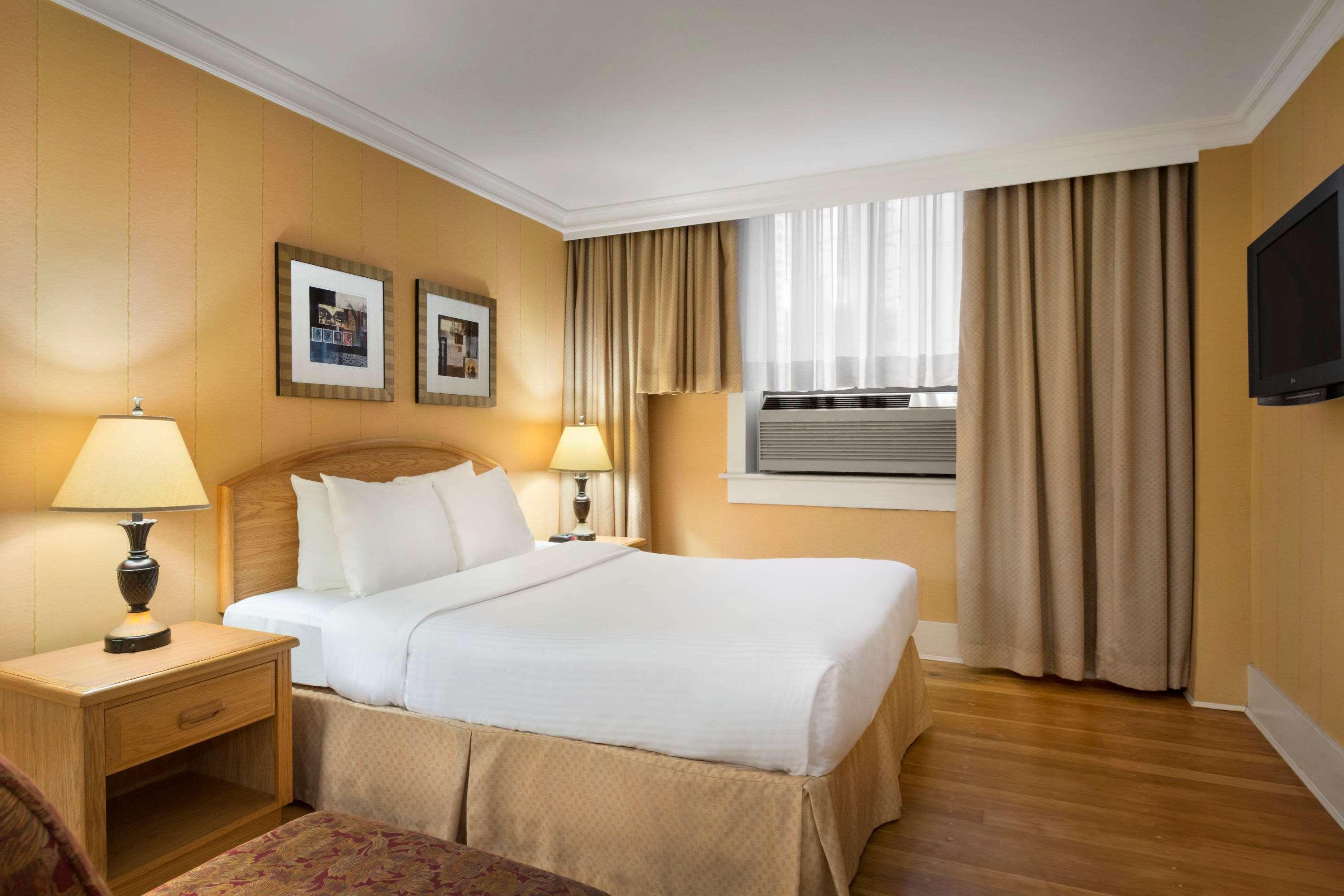 Suite Queen Bed Non Smoking