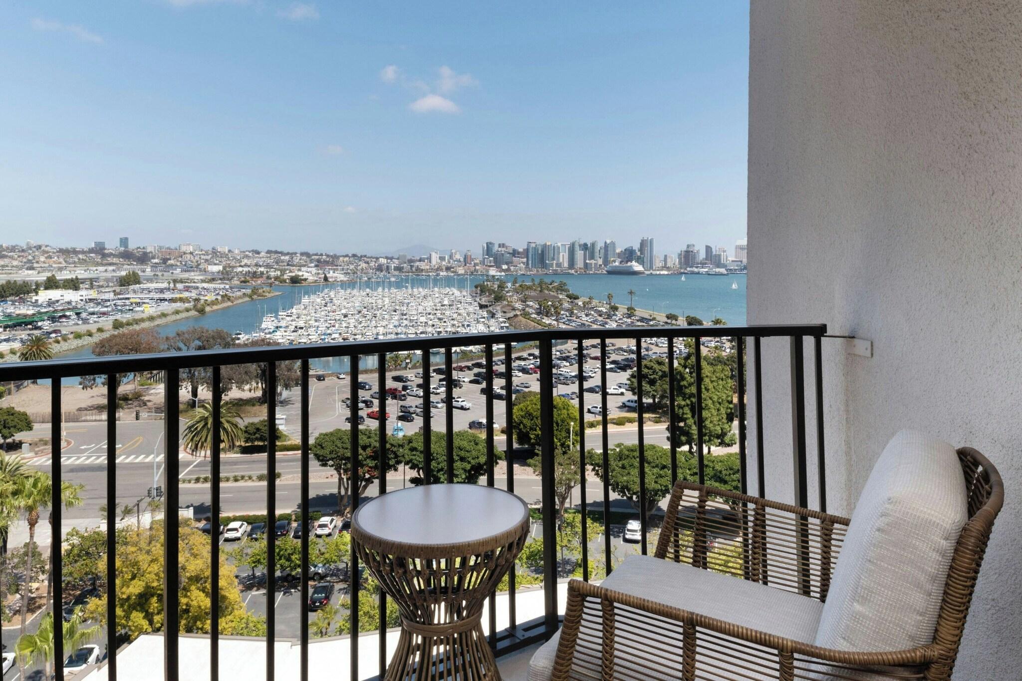 Suite City View King Bed