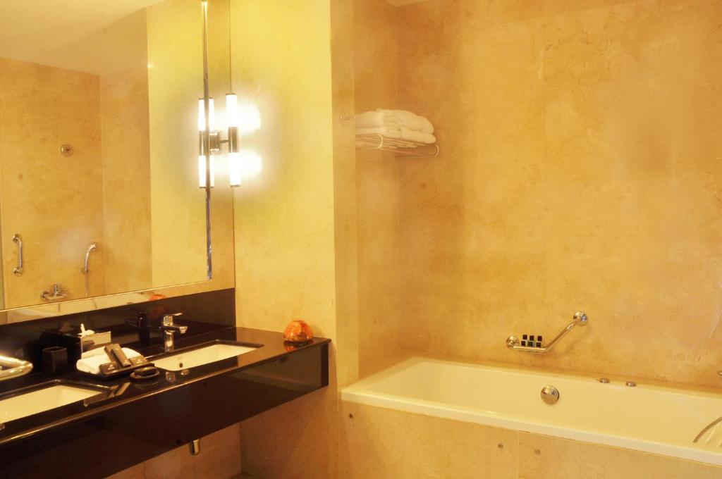 Suite Sea View King Bed