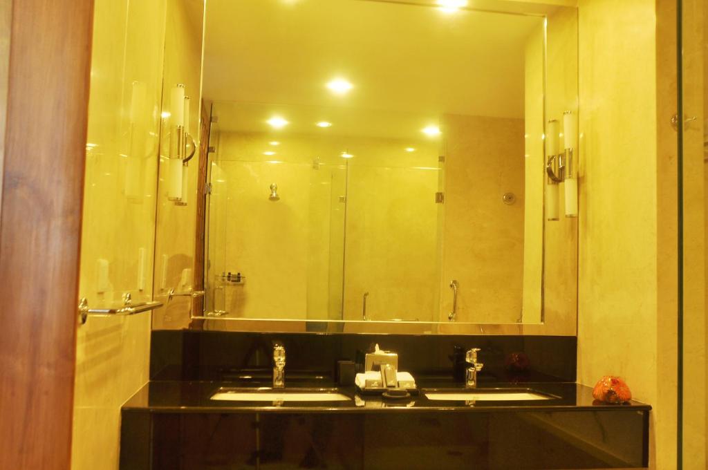 Suite Sea View King Bed