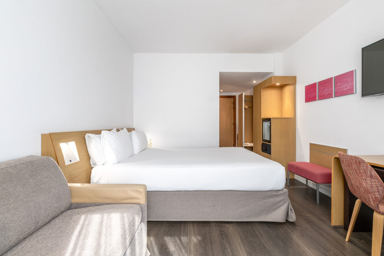 Double Connecting Room