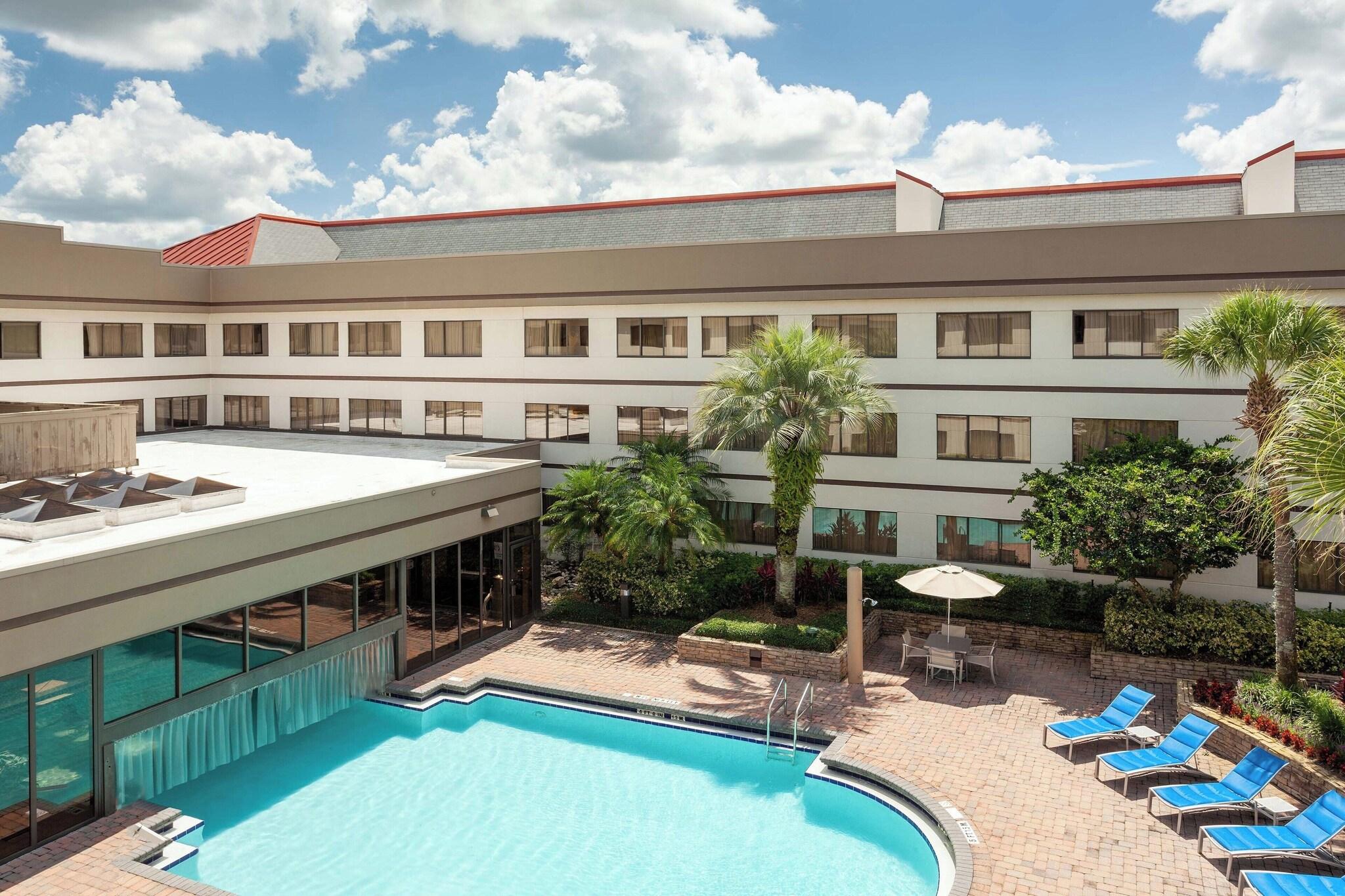 Suite Pool View One Bedroom
