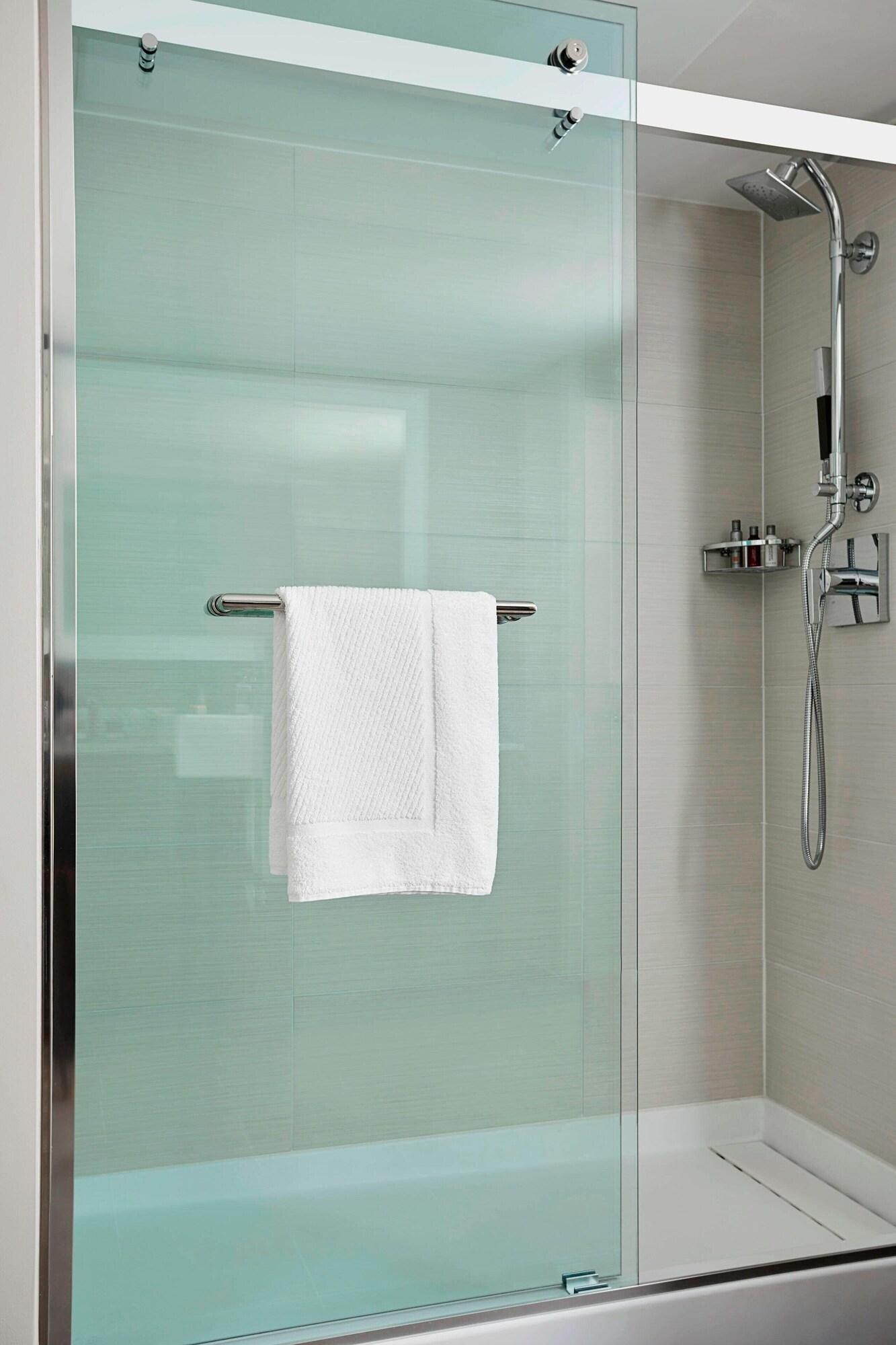 Double Deluxe King Bed