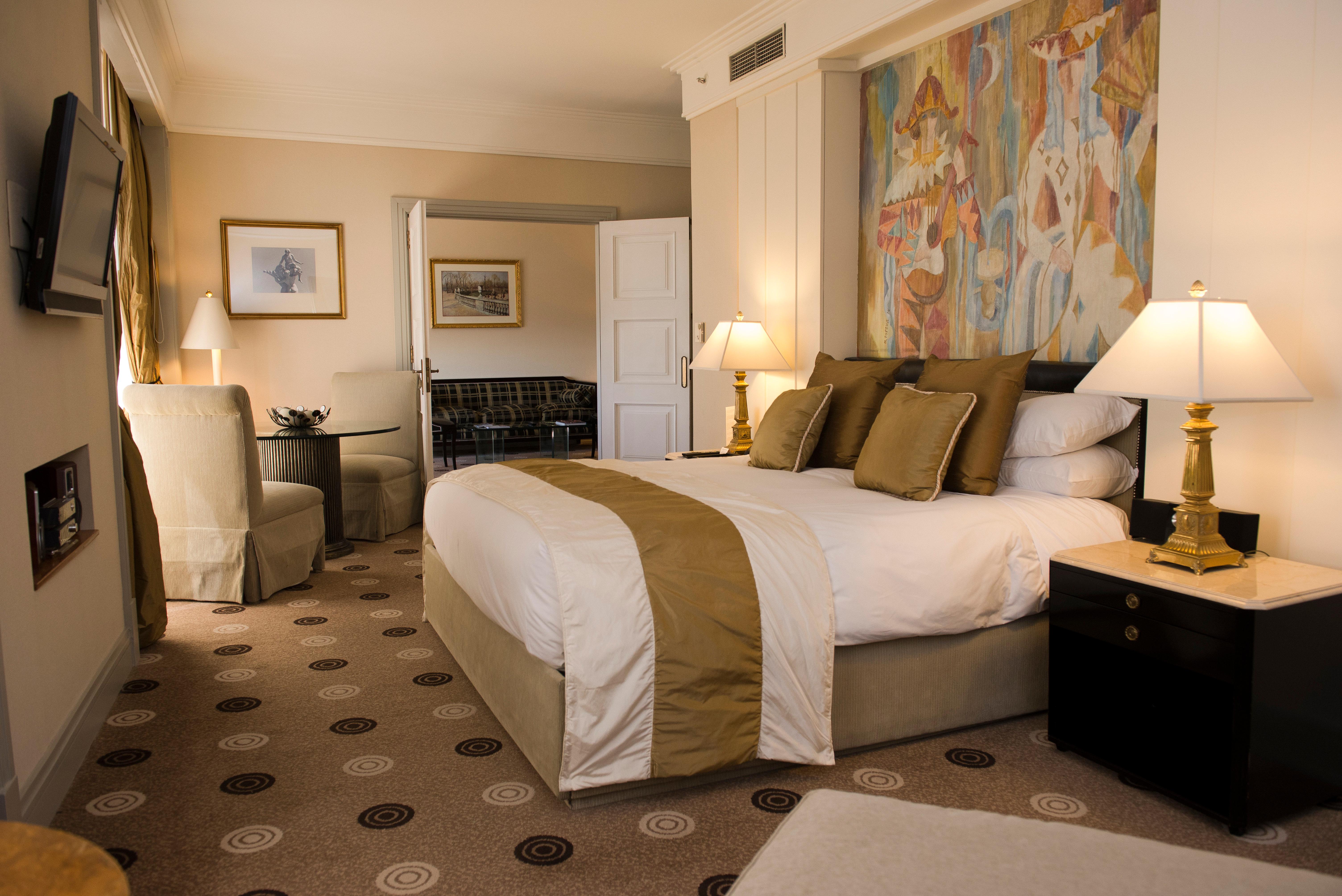 Suite King Size Bed