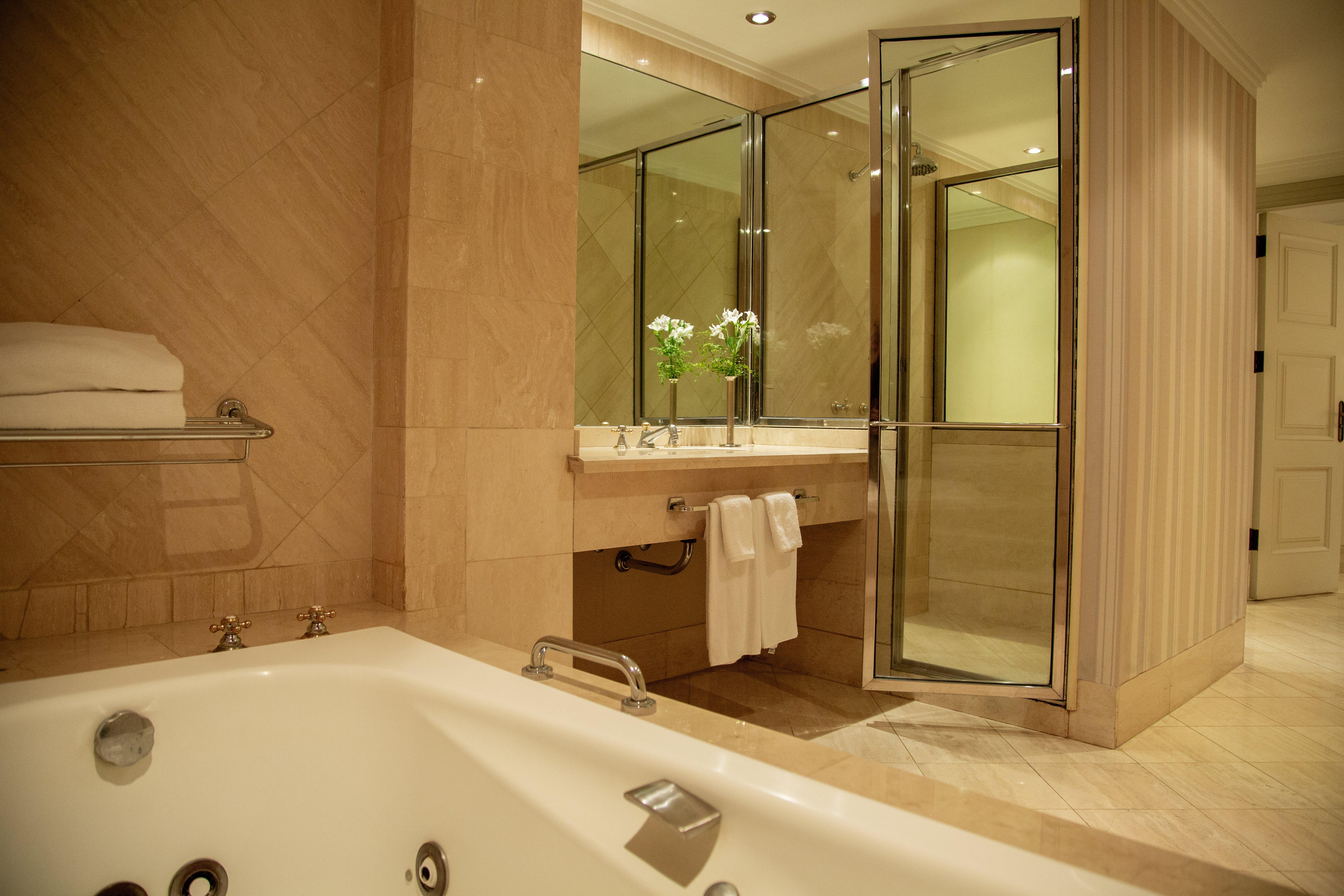 Suite King Size Bed