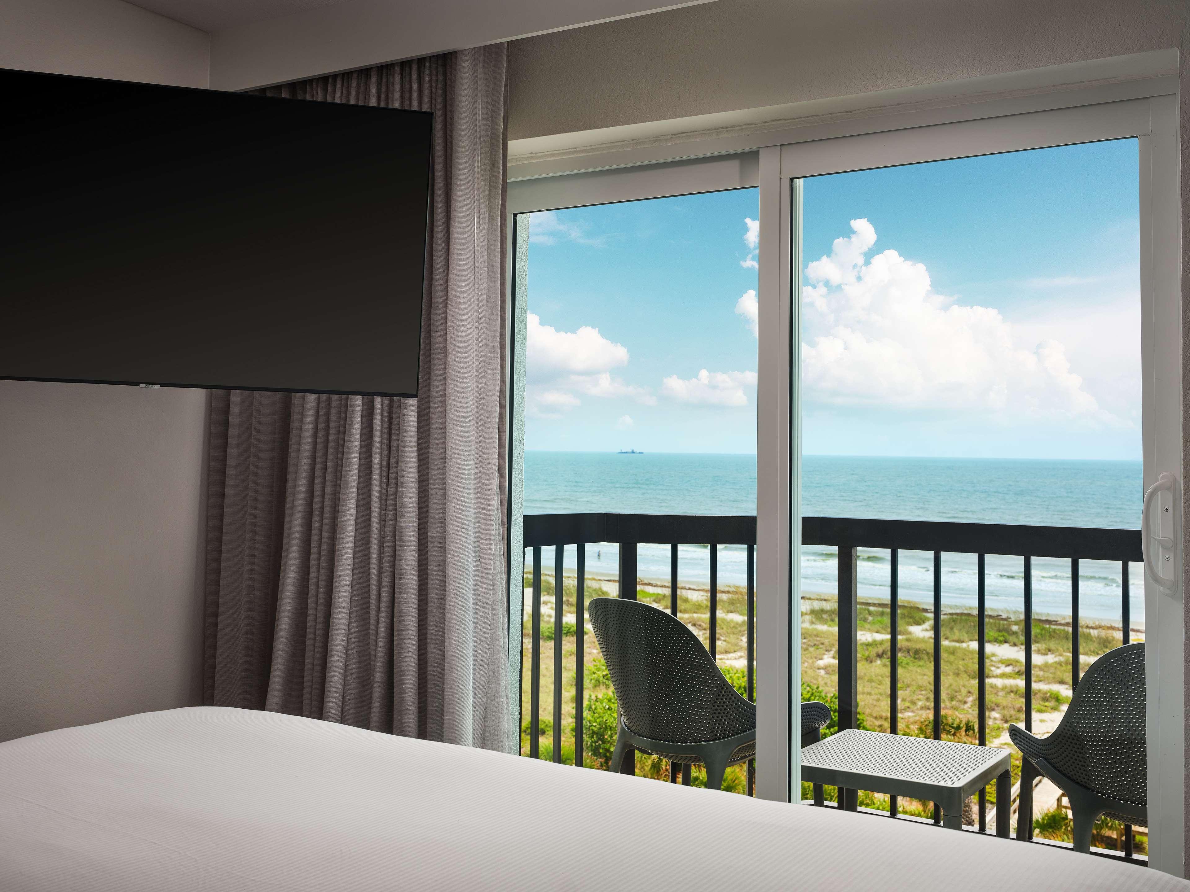 Suite Ocean Front King Bed
