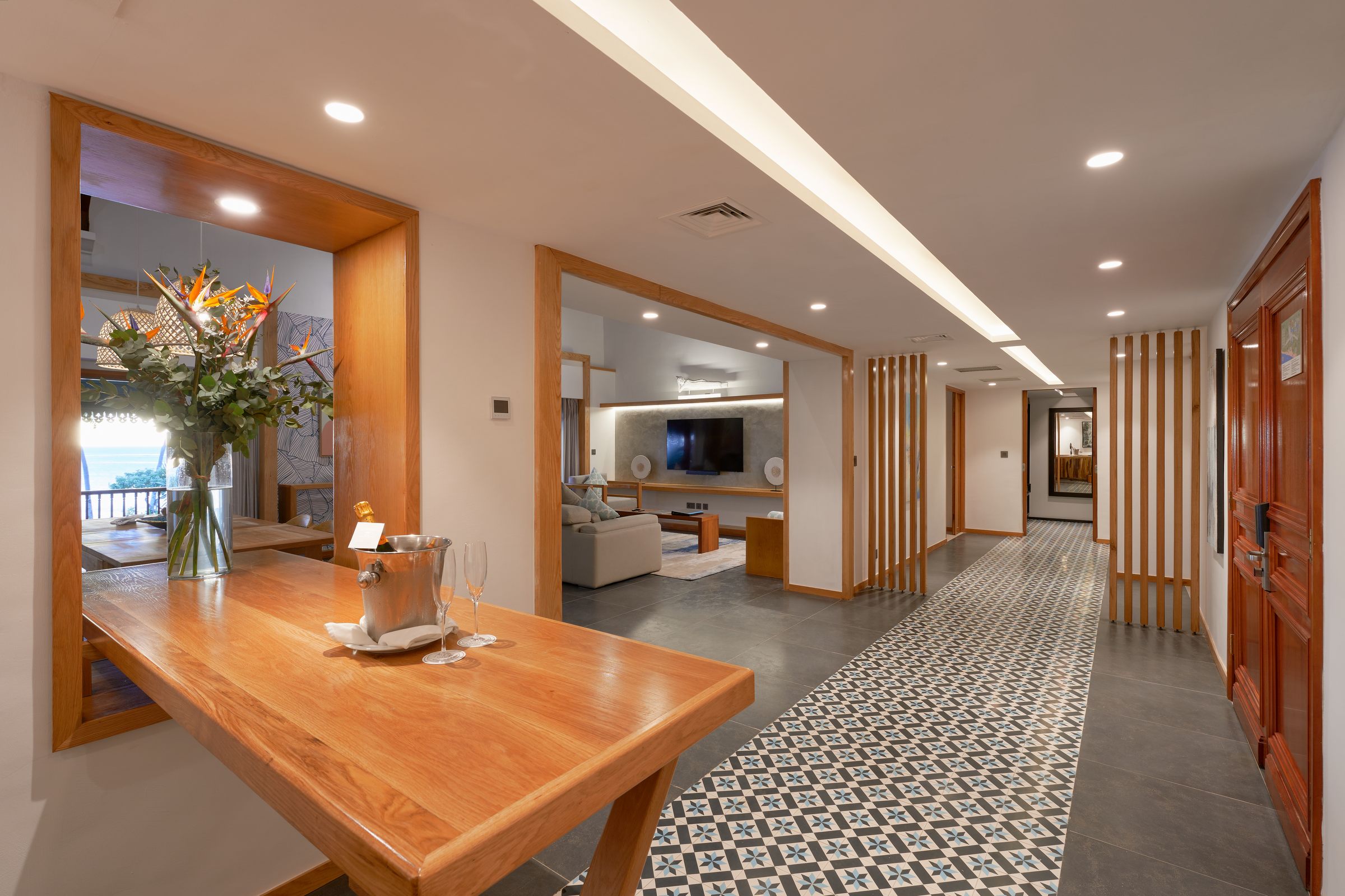 Suite Ocean View King Bed