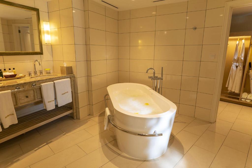 Junior Suite Capacity 3 One Bedroom