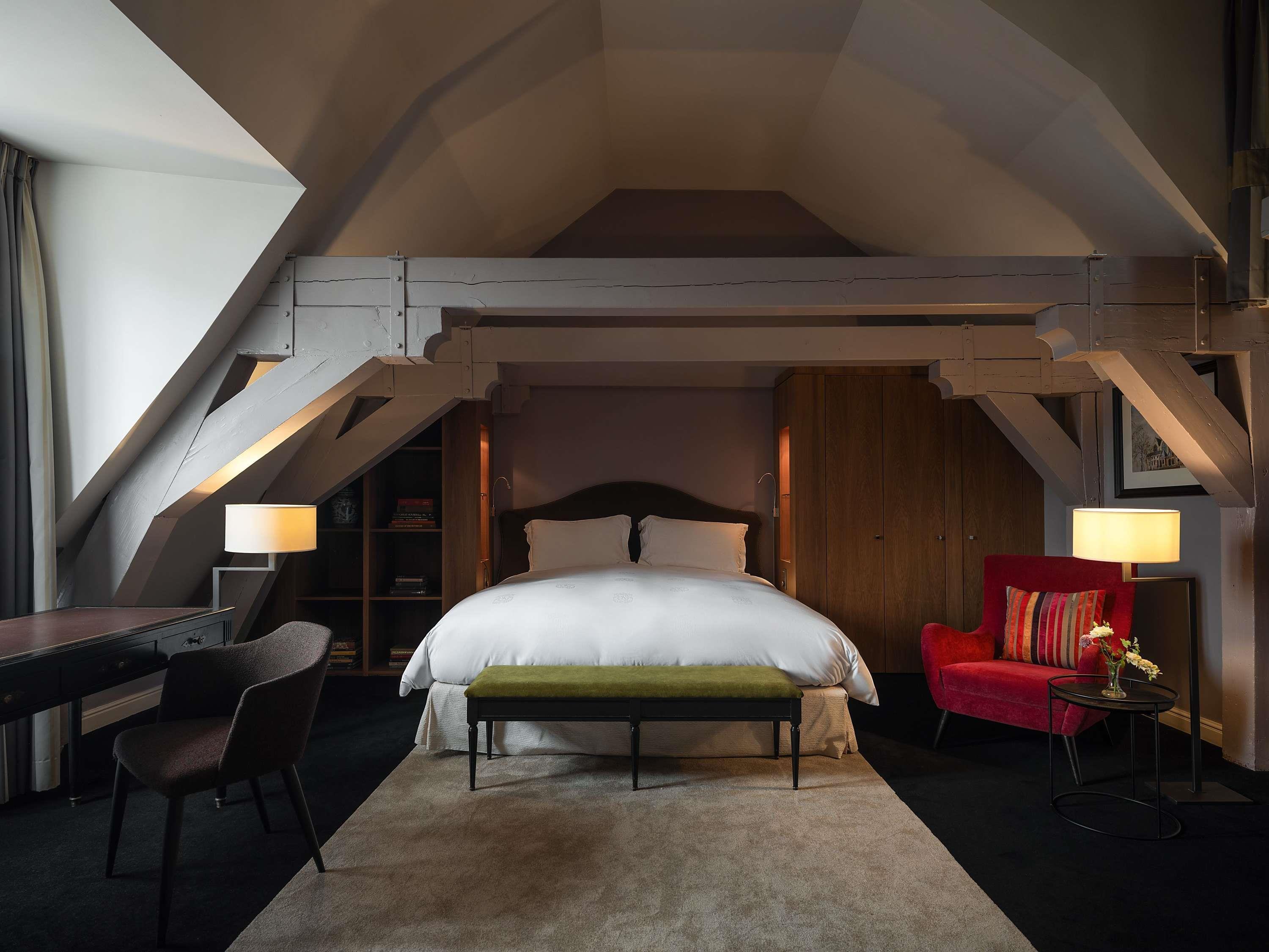 Suite King Size Bed