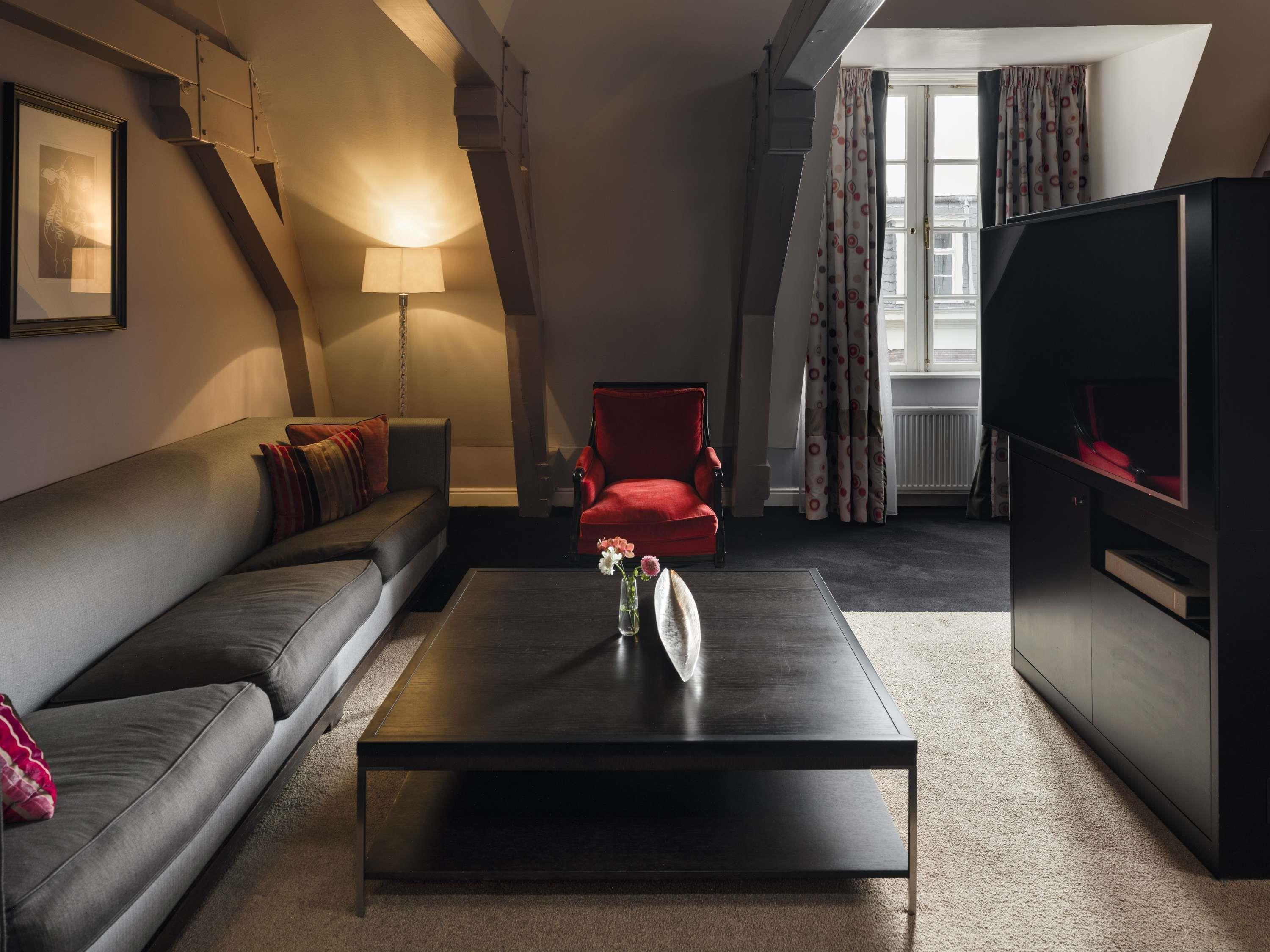 Suite King Size Bed