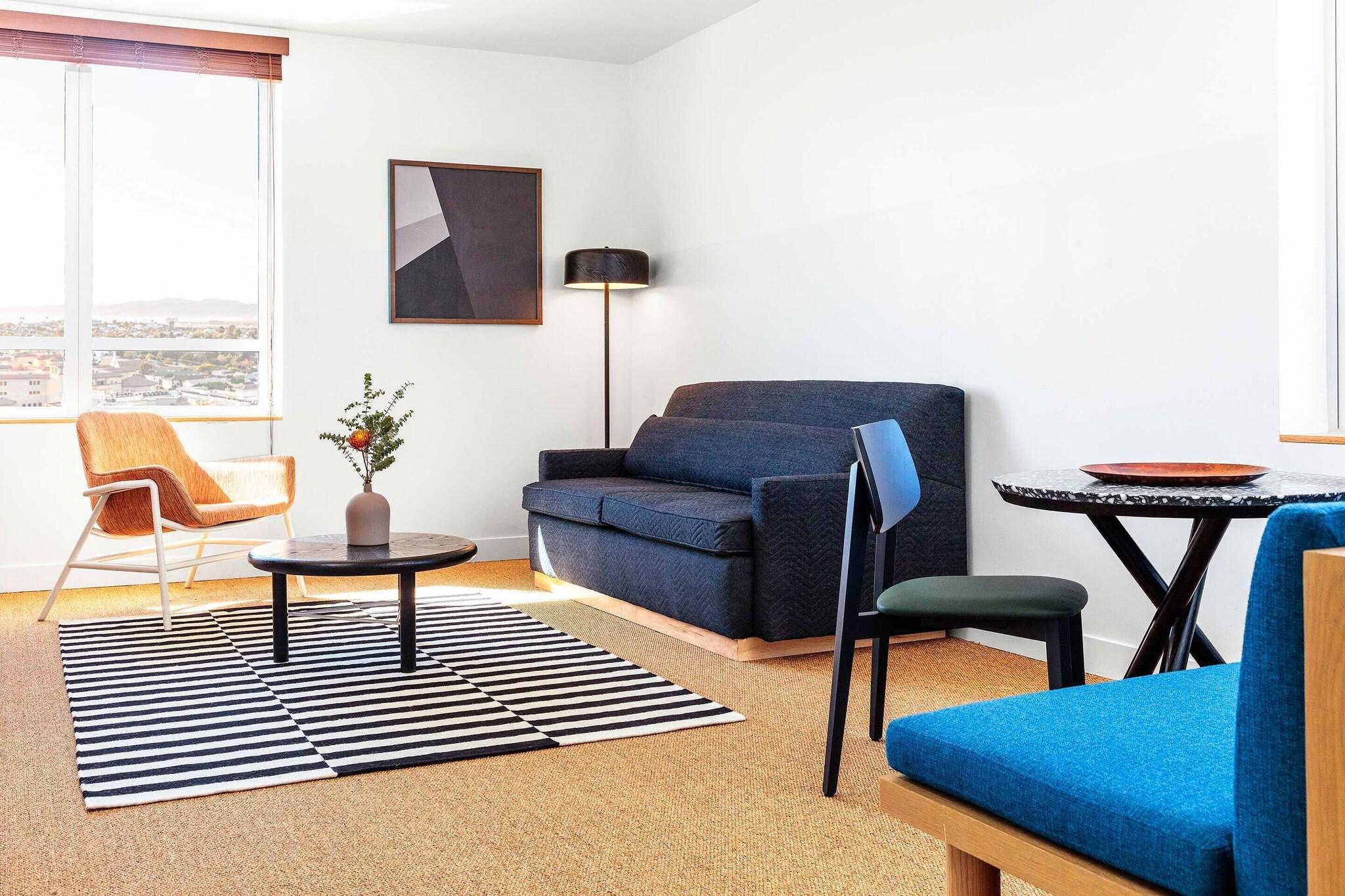 Suite City View King Bed