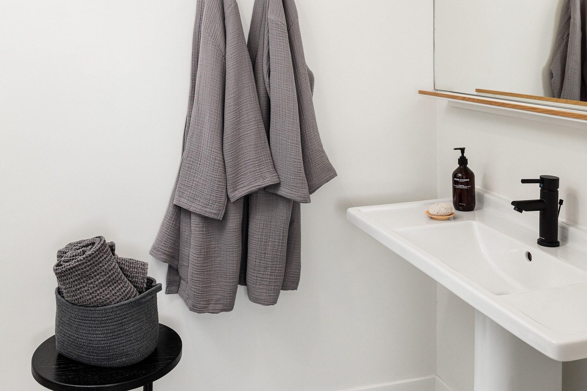 Double City View Queen Bed