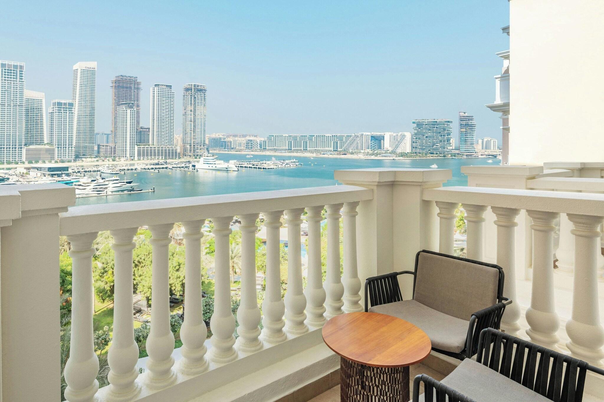 Quadruple Club Sea View