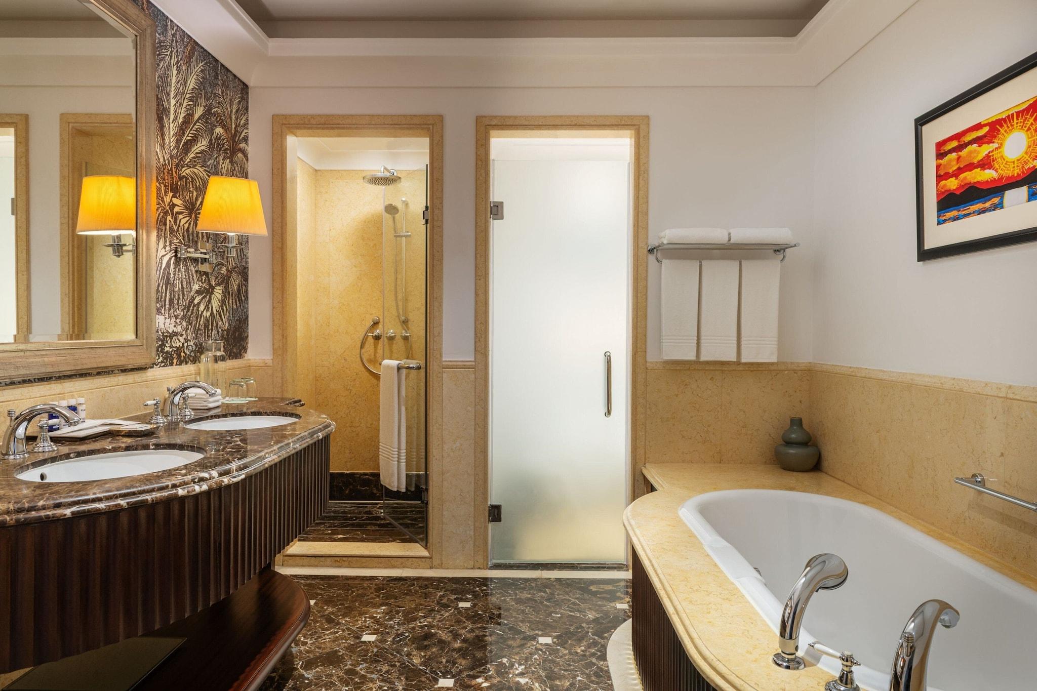 Suite Deluxe with Views