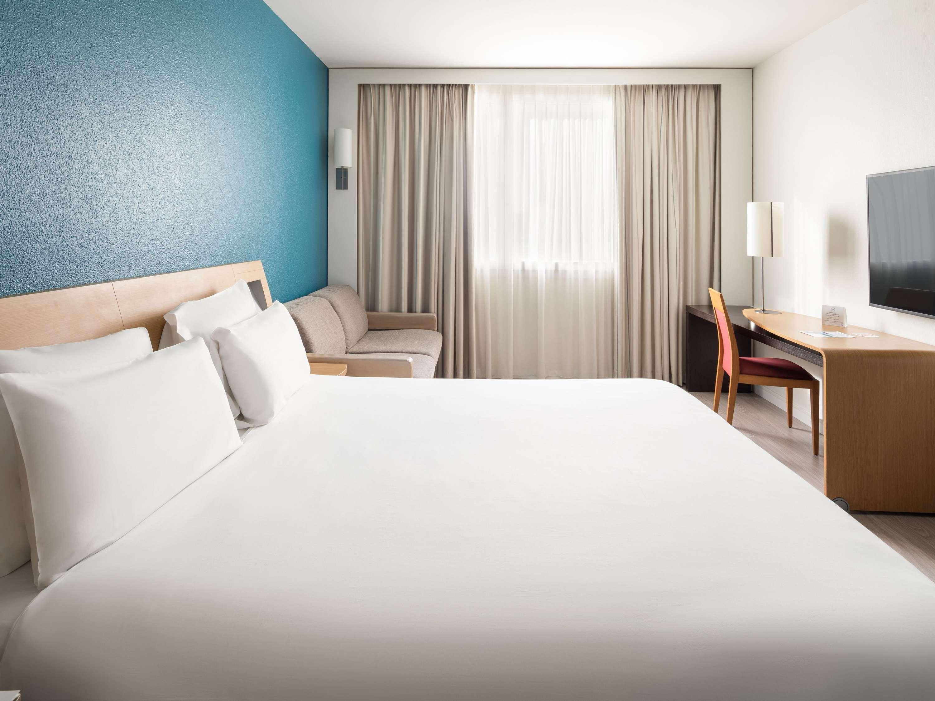 Double Classic Queen Bed