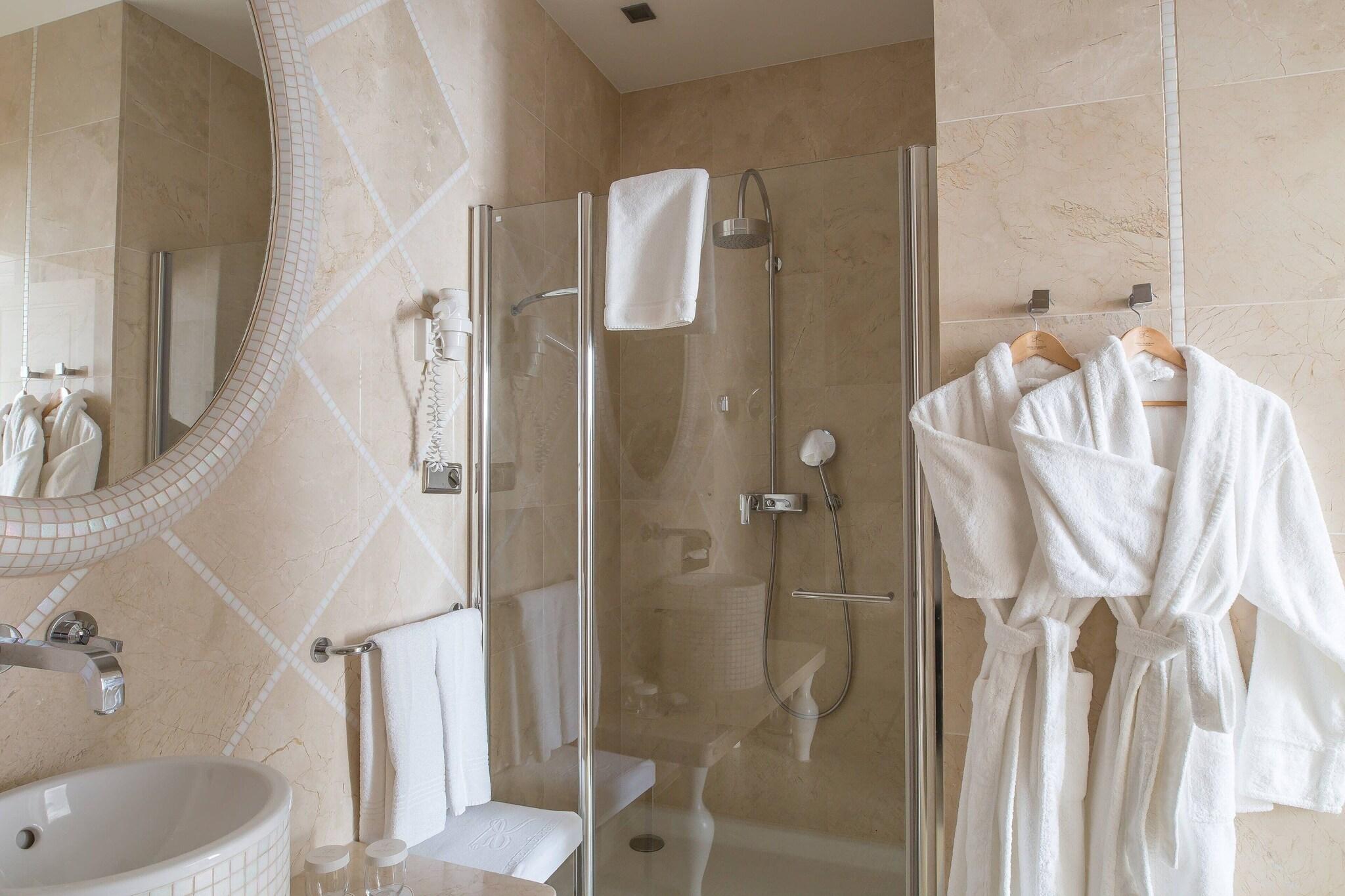 Suite City View King Bed