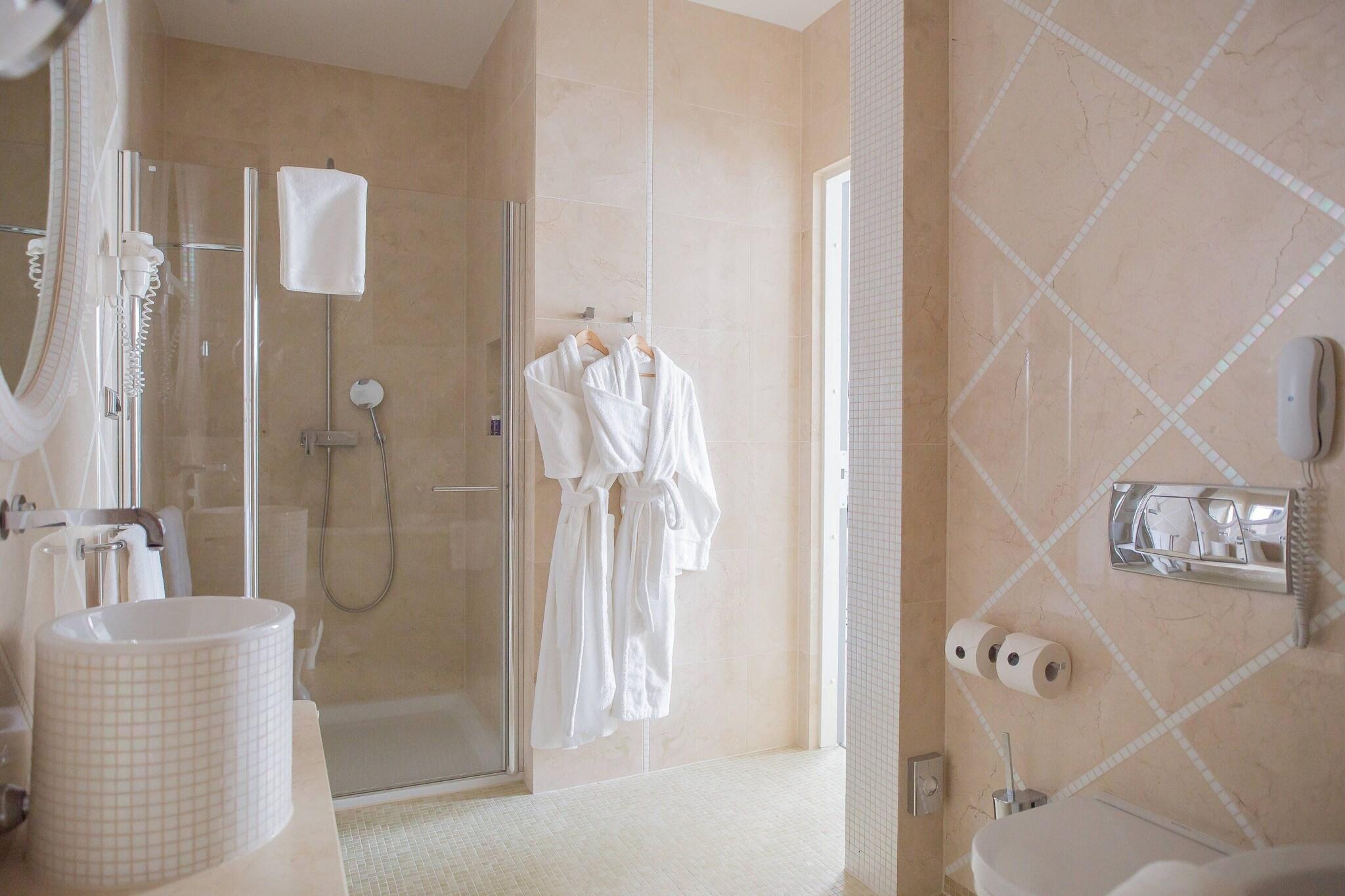 Suite City View King Bed