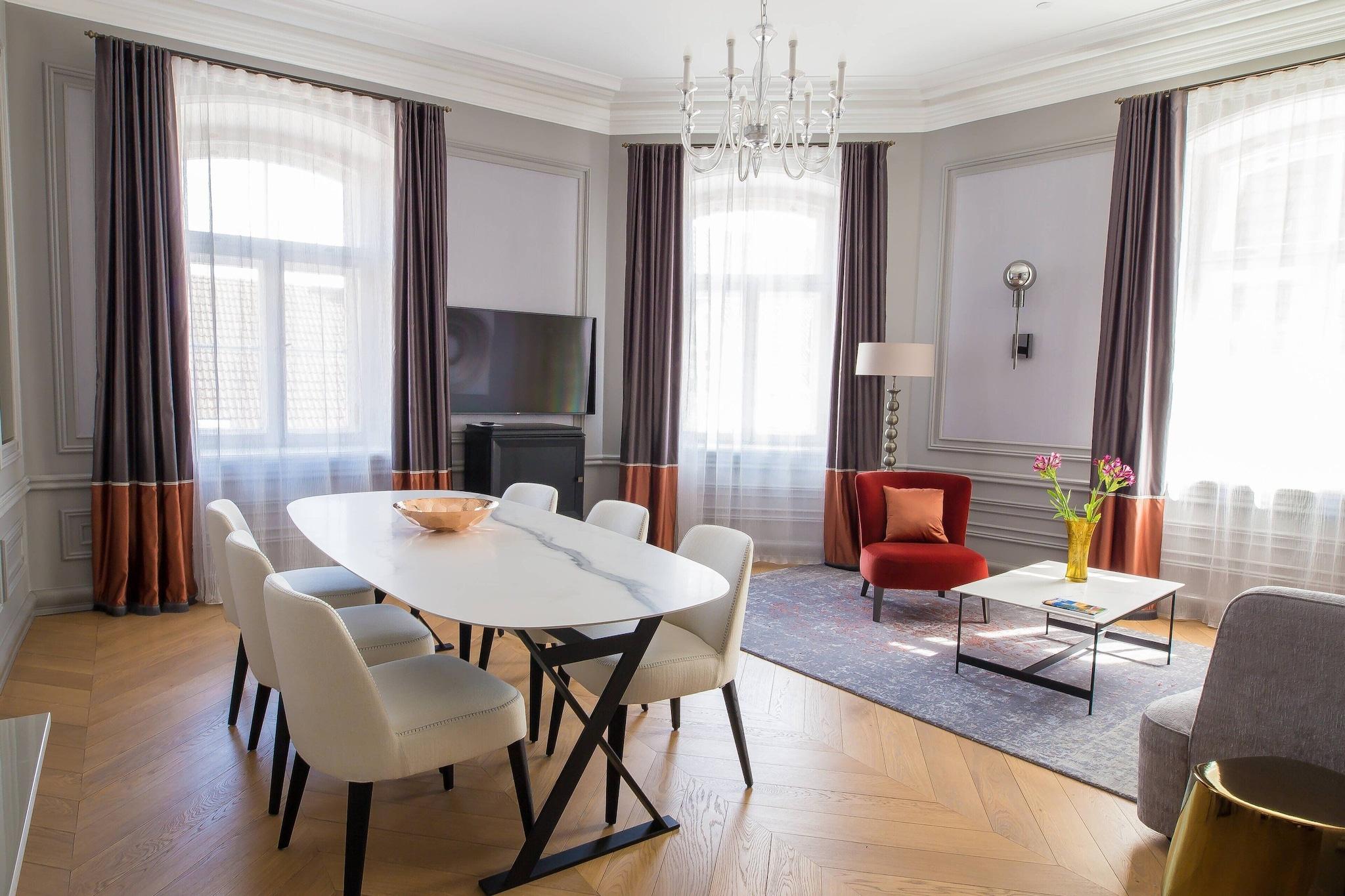 Suite City View King Bed