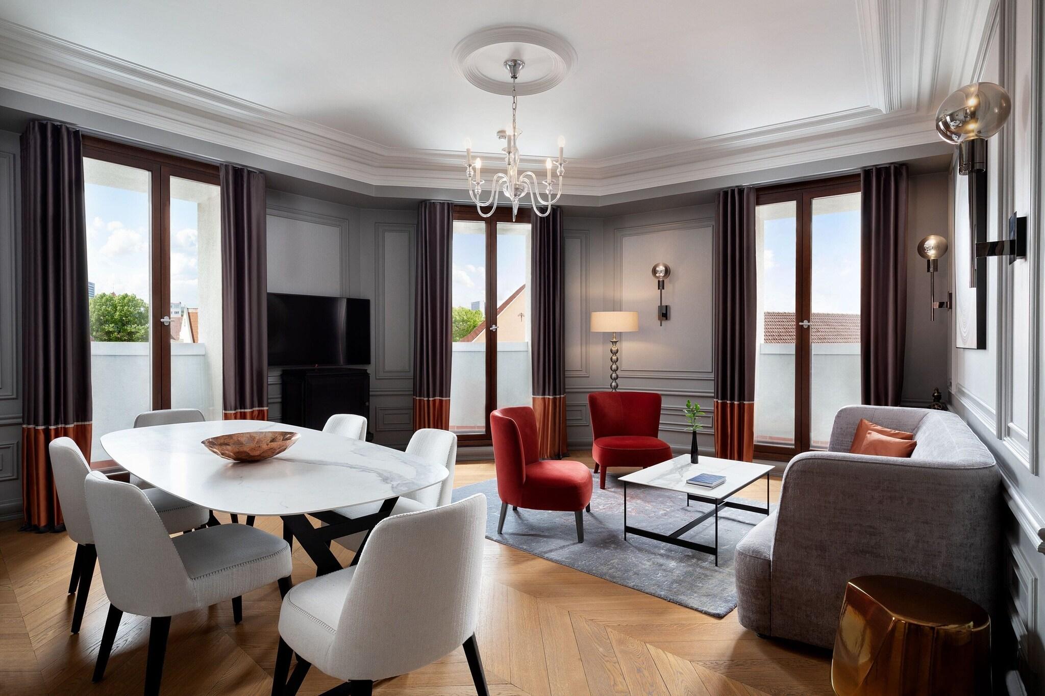 Suite City View King Bed