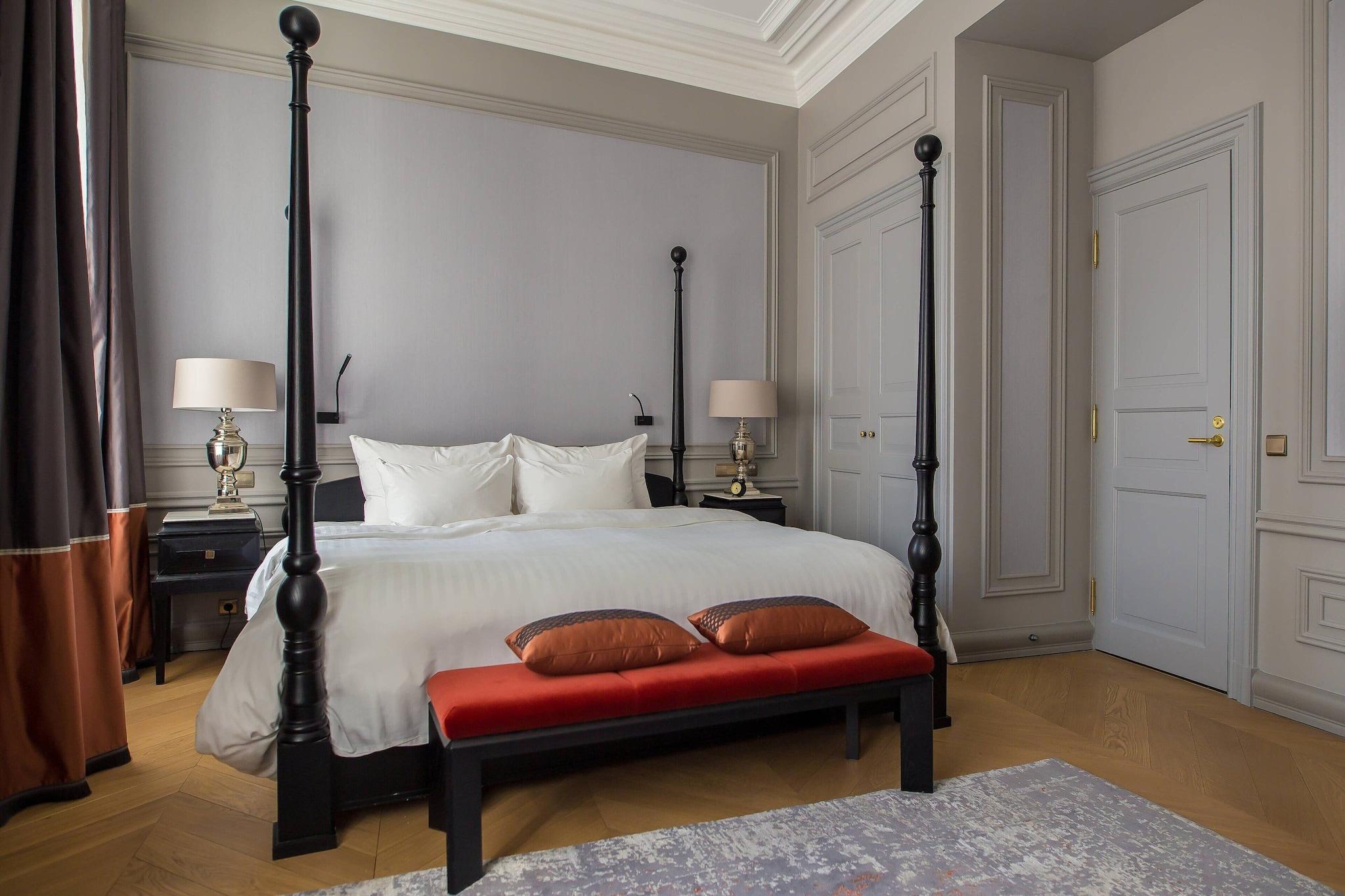 Suite City View King Bed