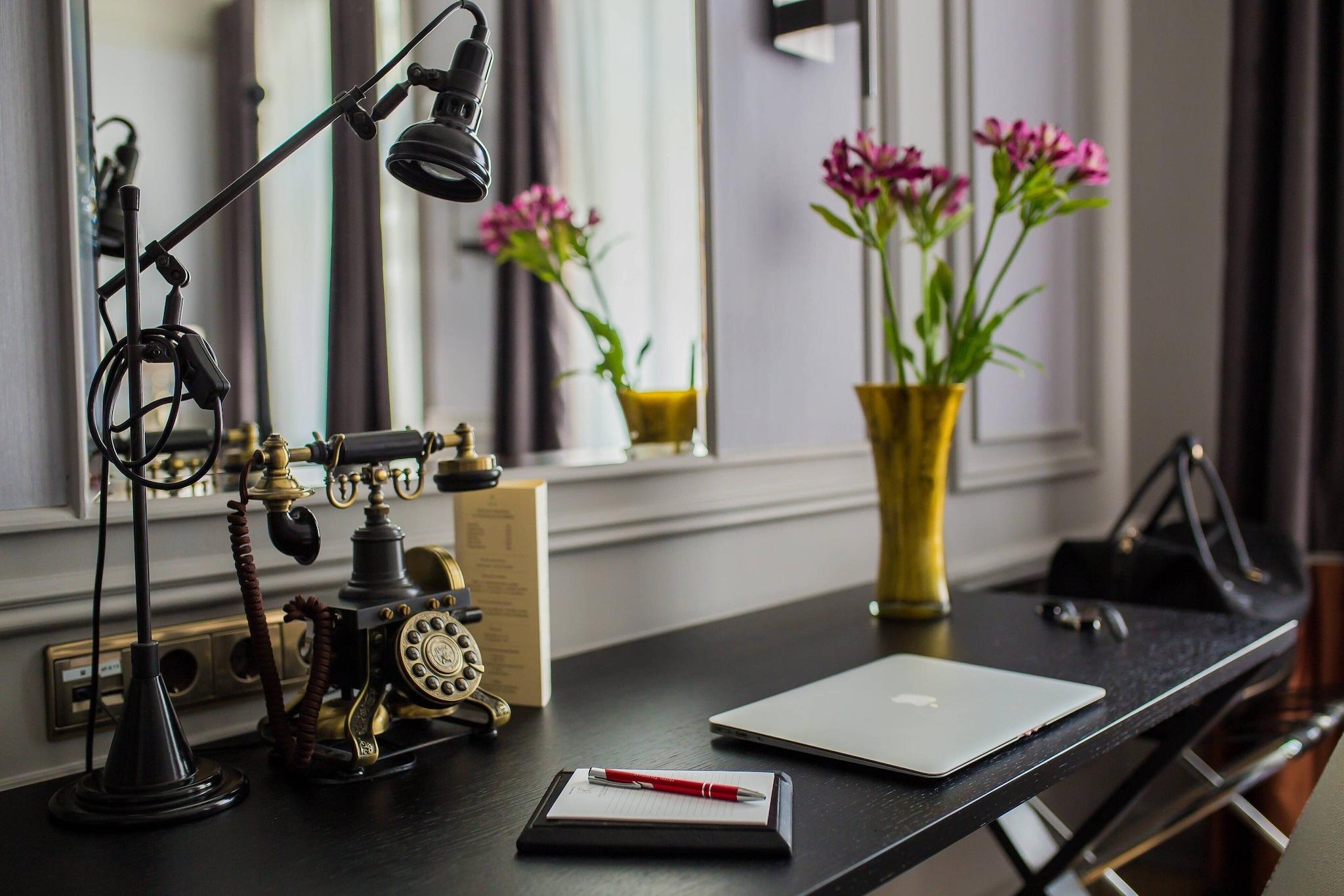 Suite City View King Bed