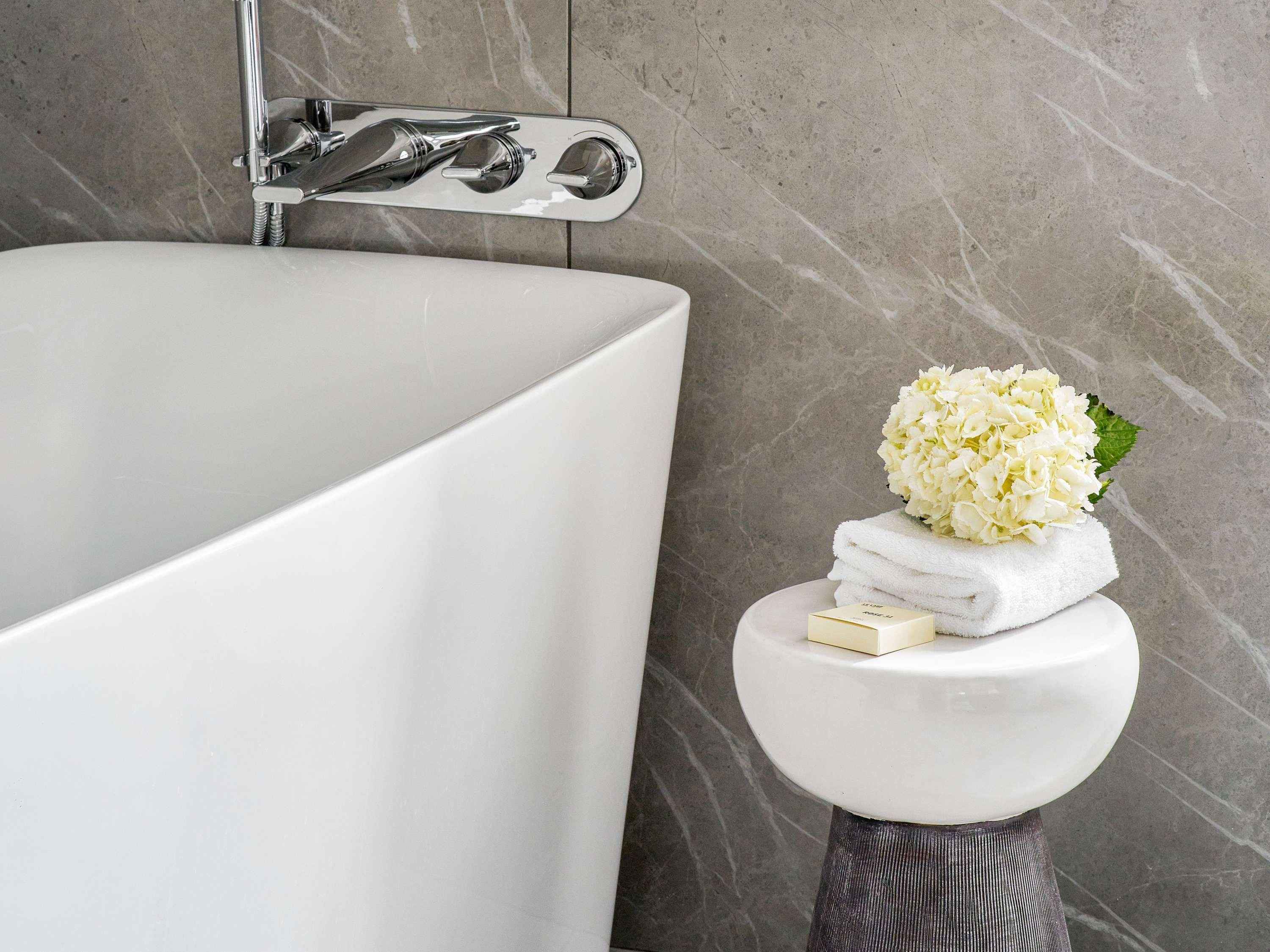 Suite Queen Size Bed