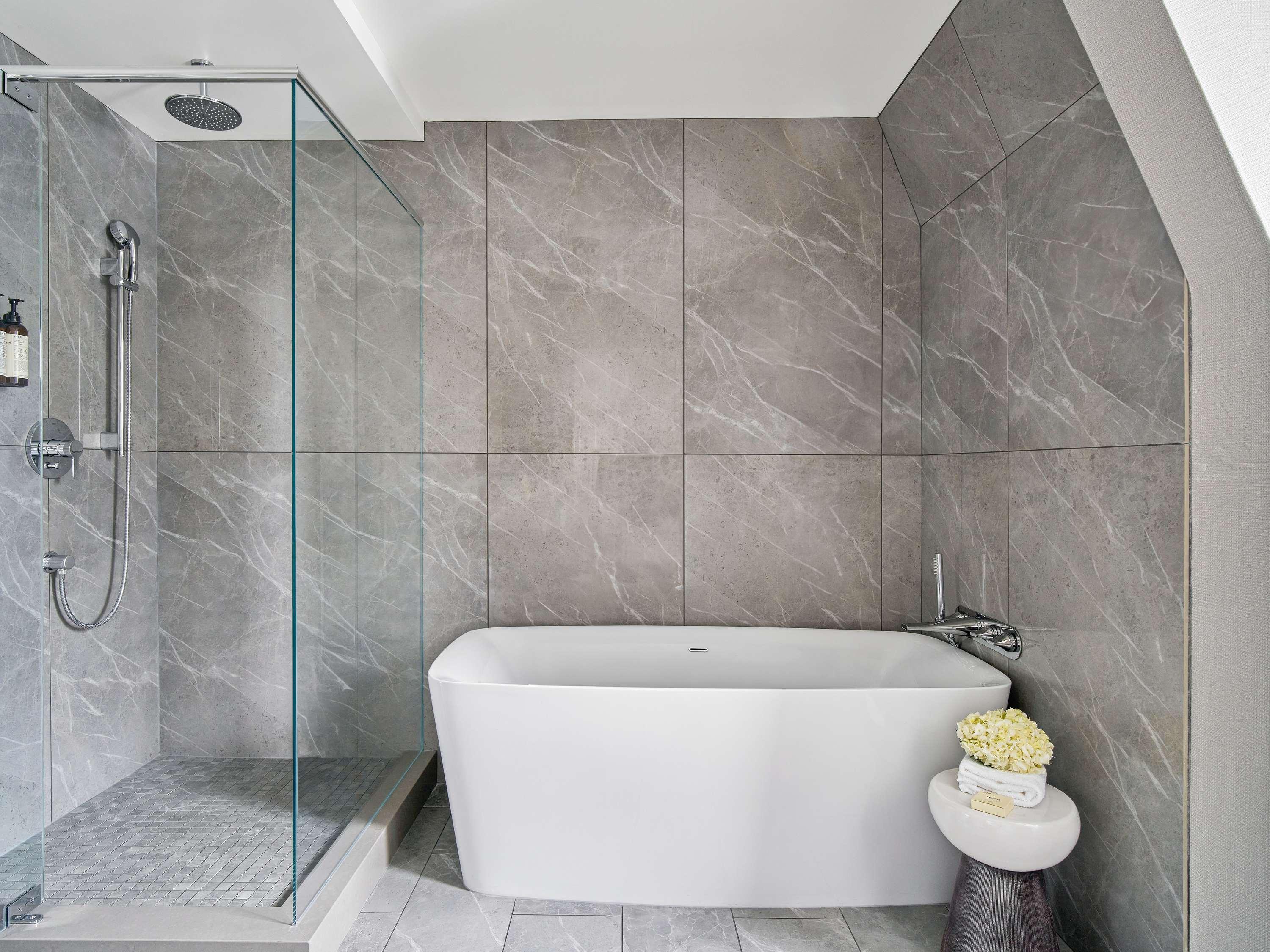 Suite Queen Size Bed