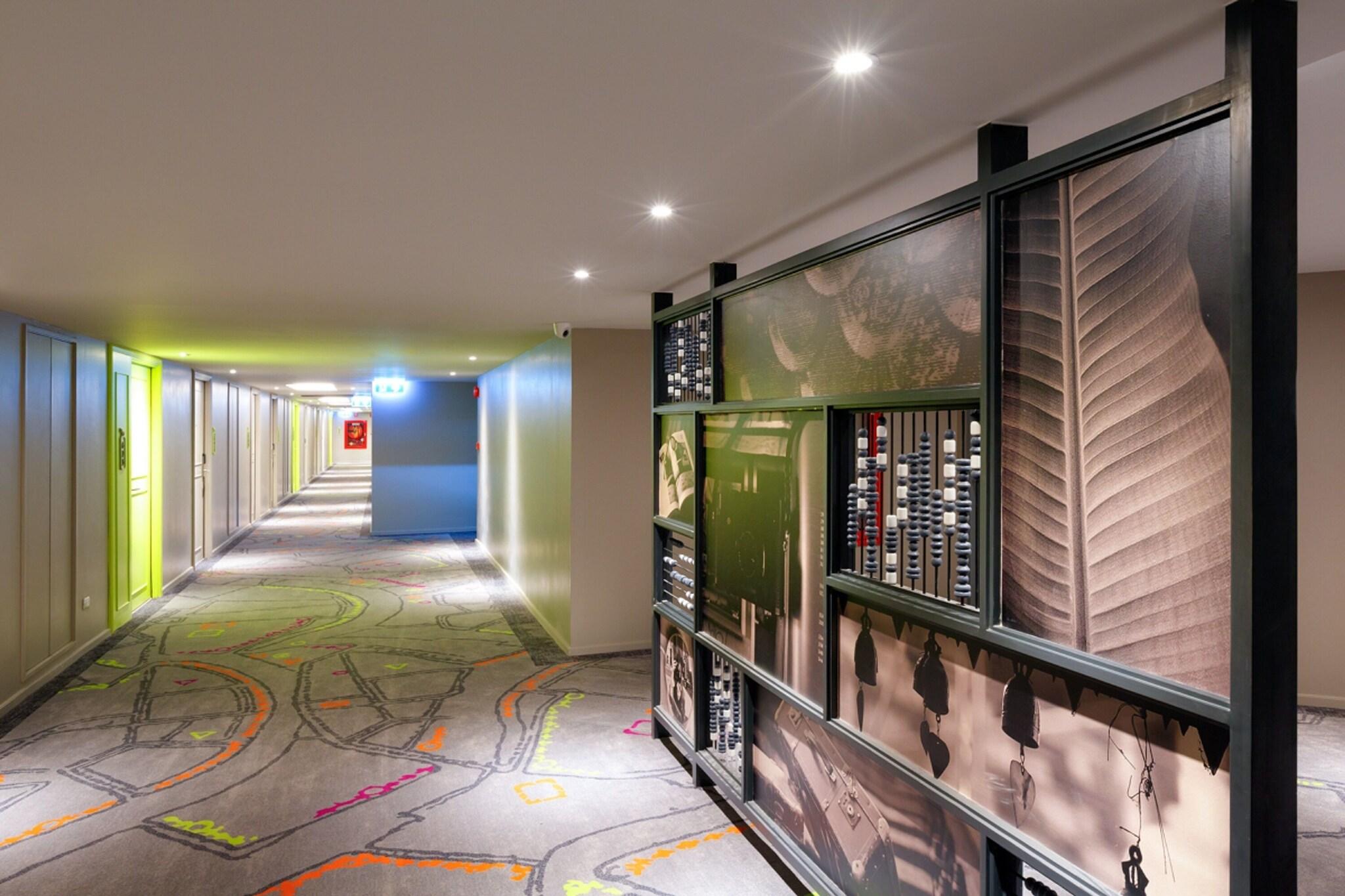 Family Room Queen Size Bed