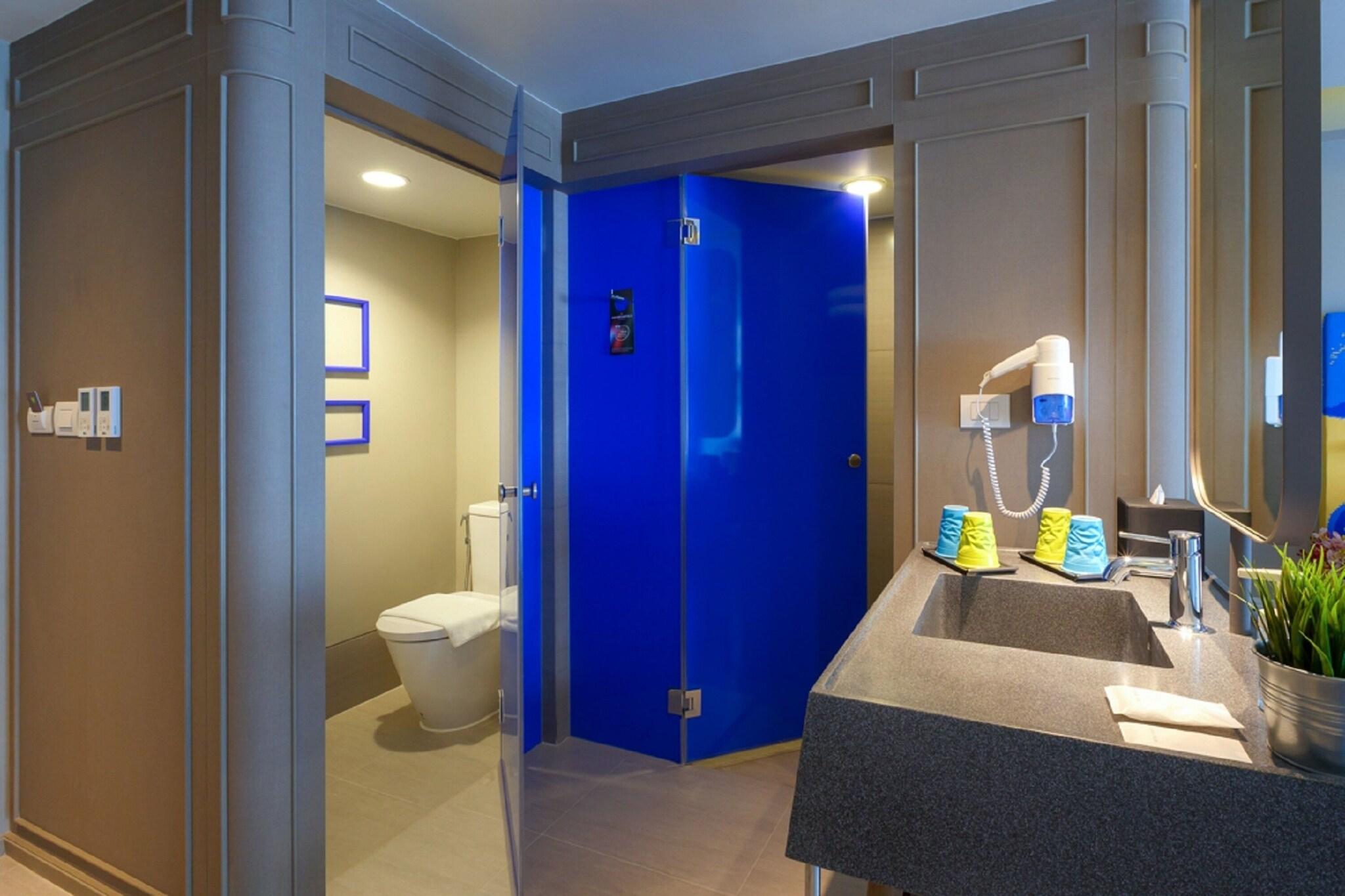 Family Room Queen Size Bed