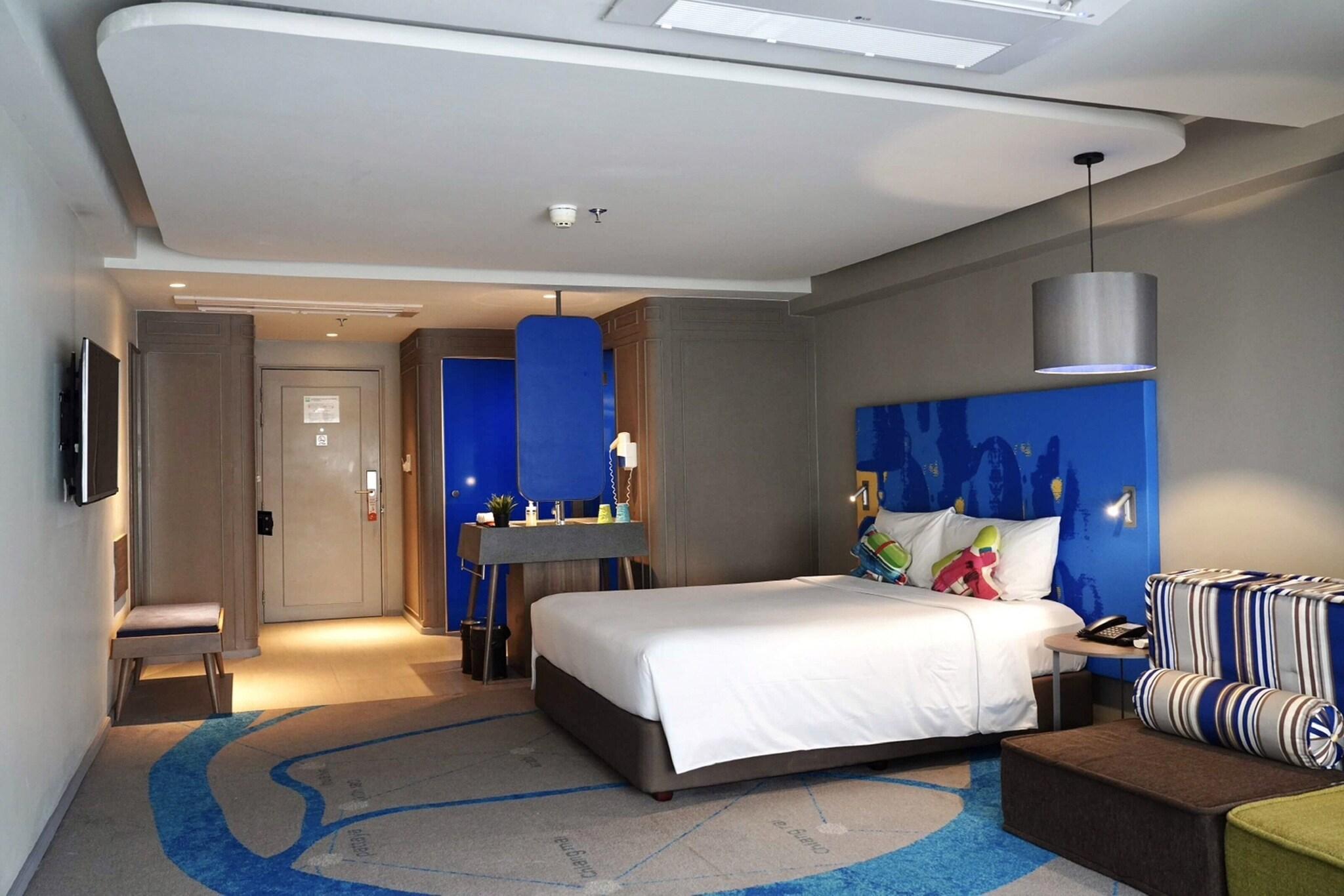 Family Room Queen Size Bed