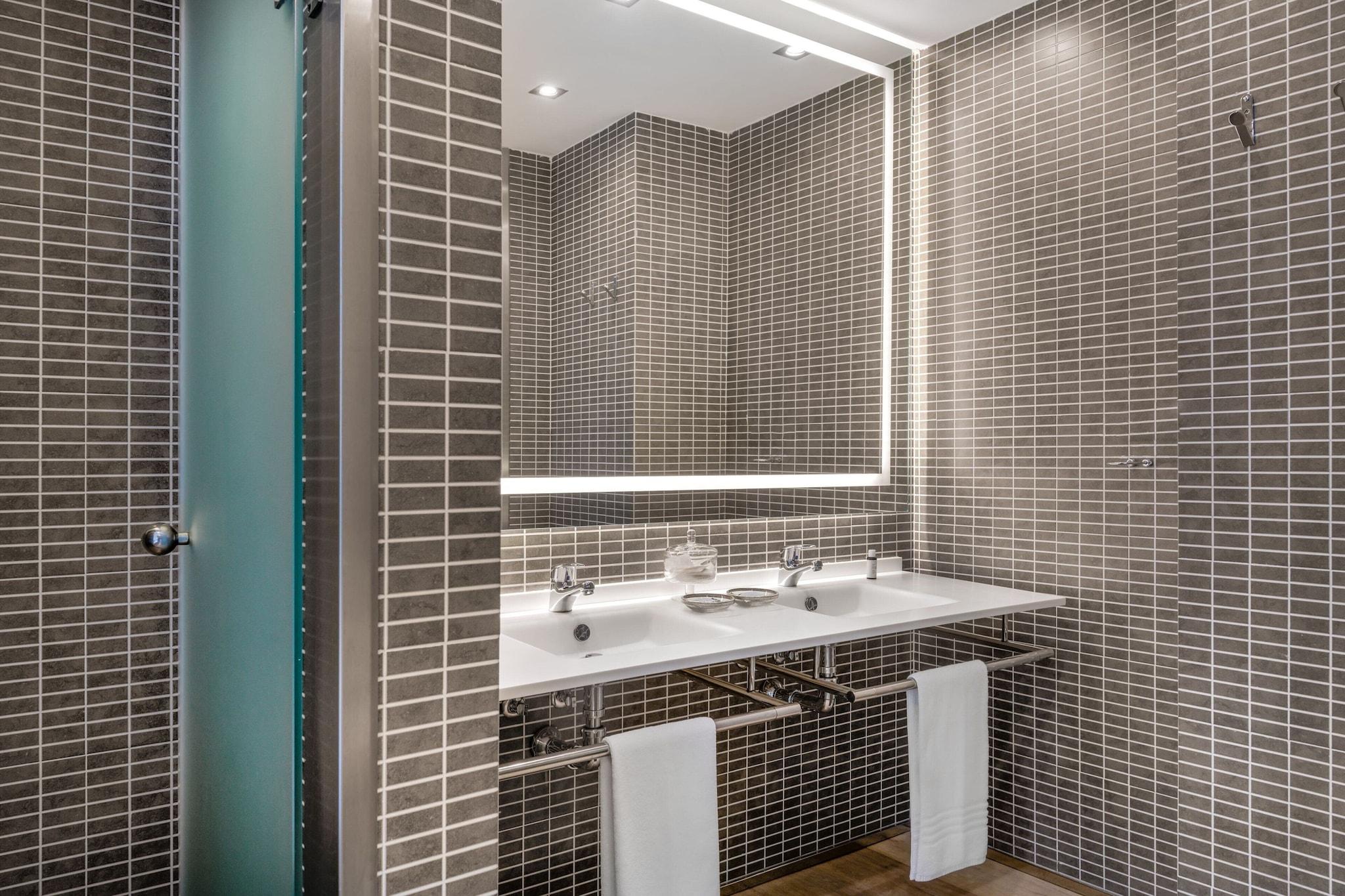 Double King Bed Non Smoking