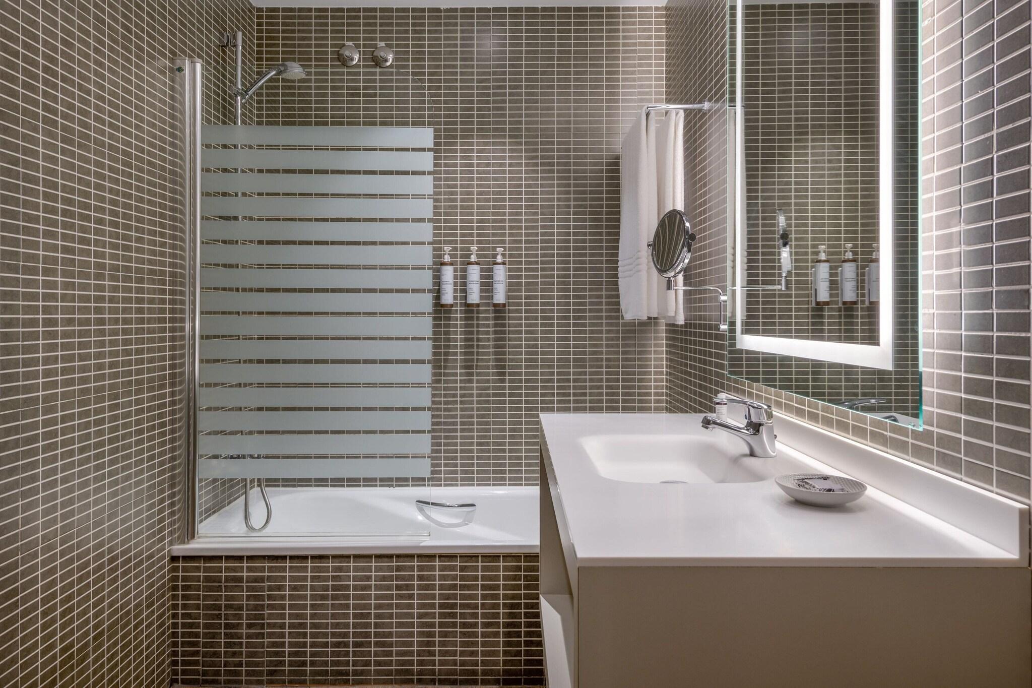 Double King Size Bed