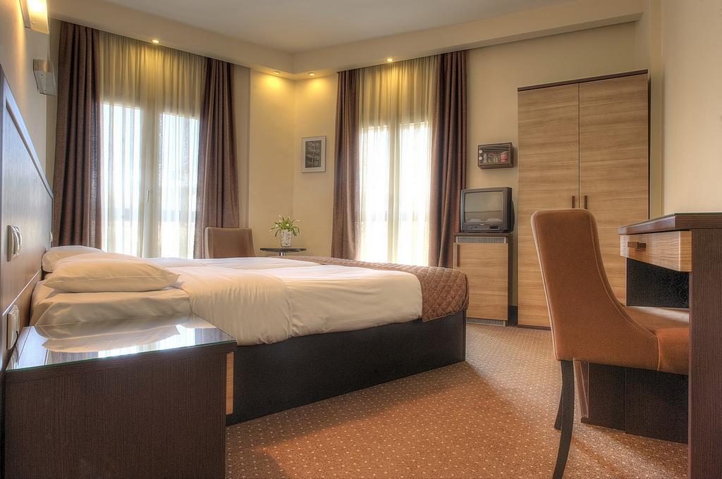 Double or Twin Standard