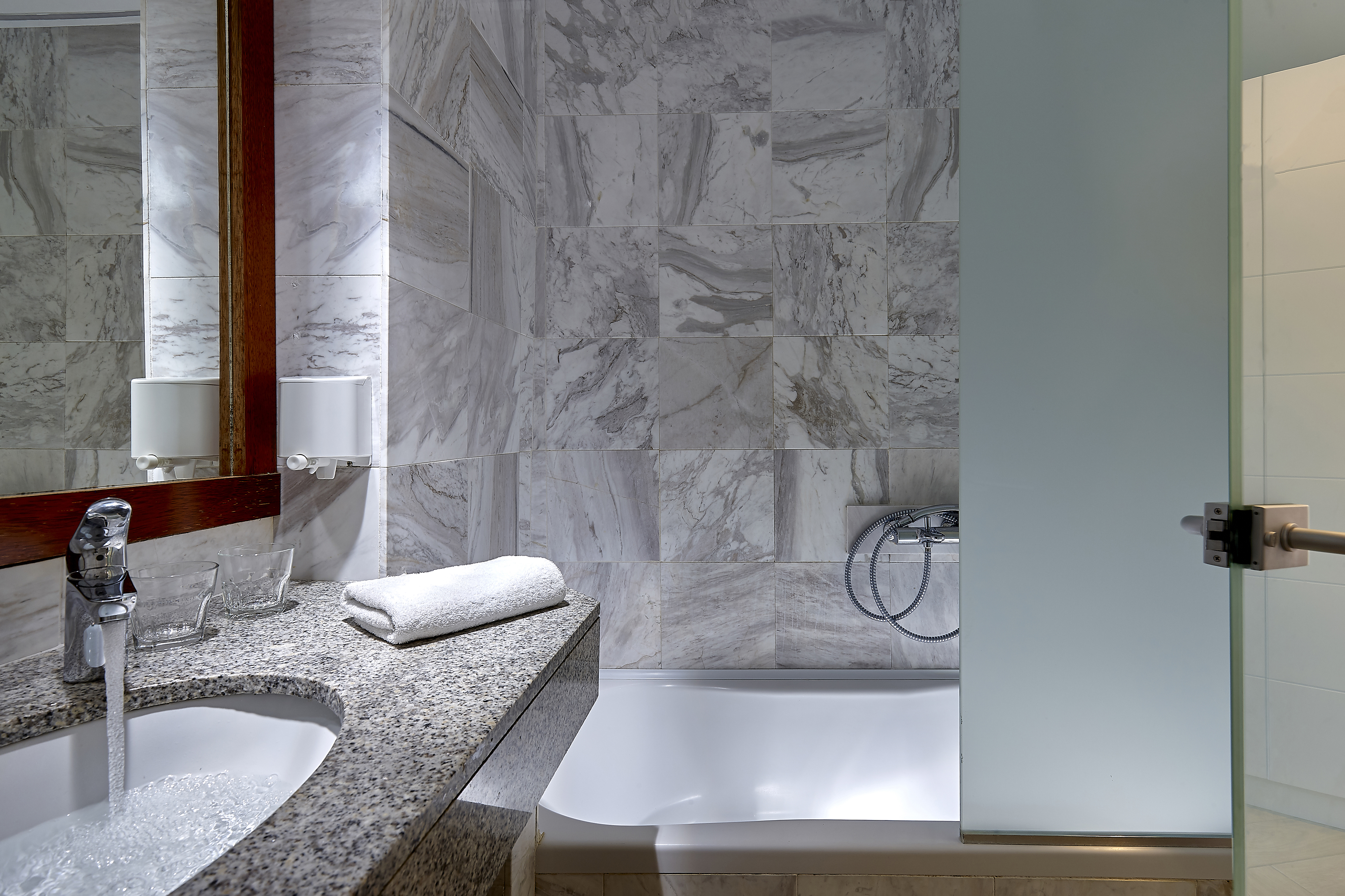 Family Room Superior Land View