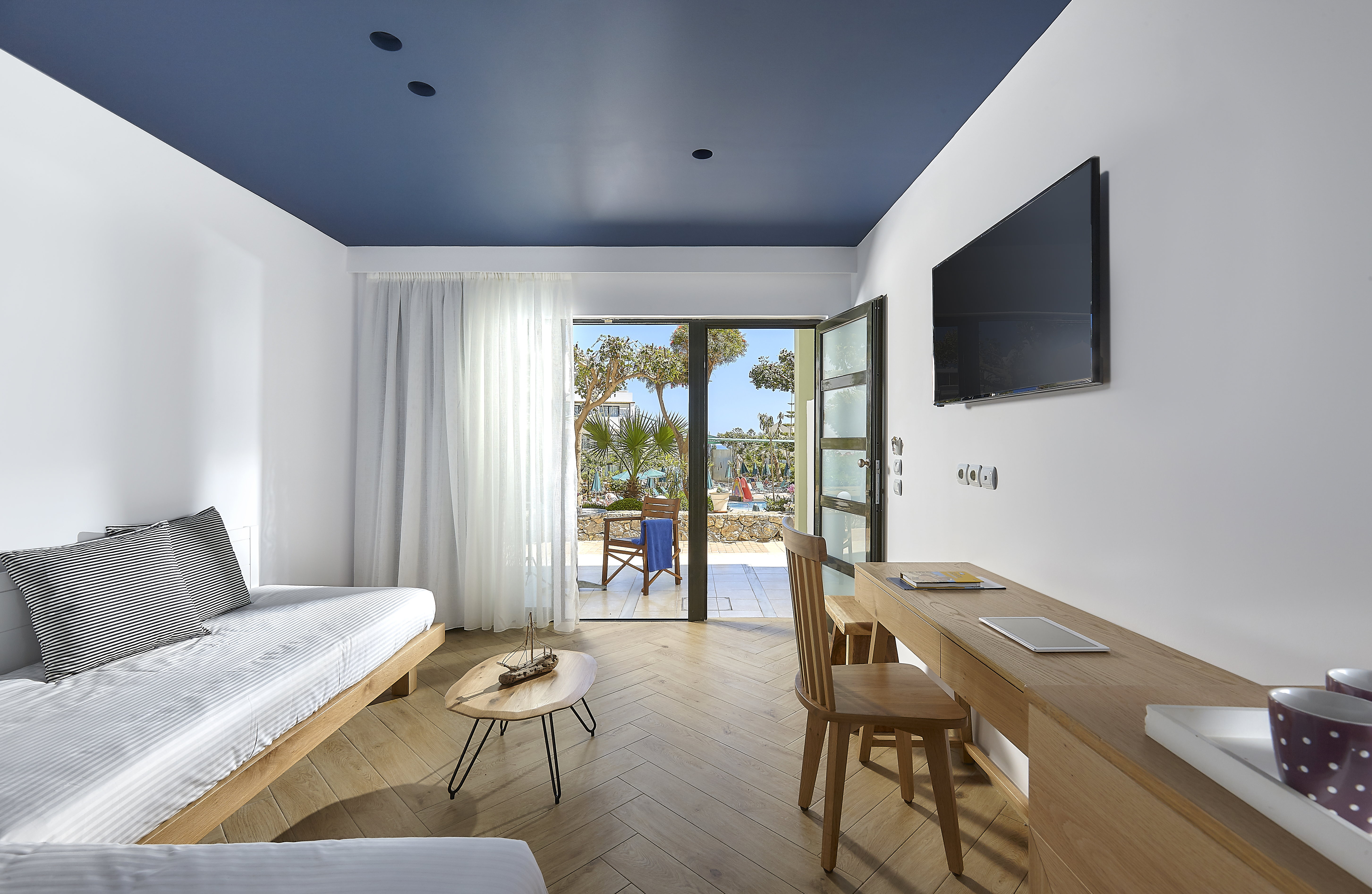 Family Room Superior Land View