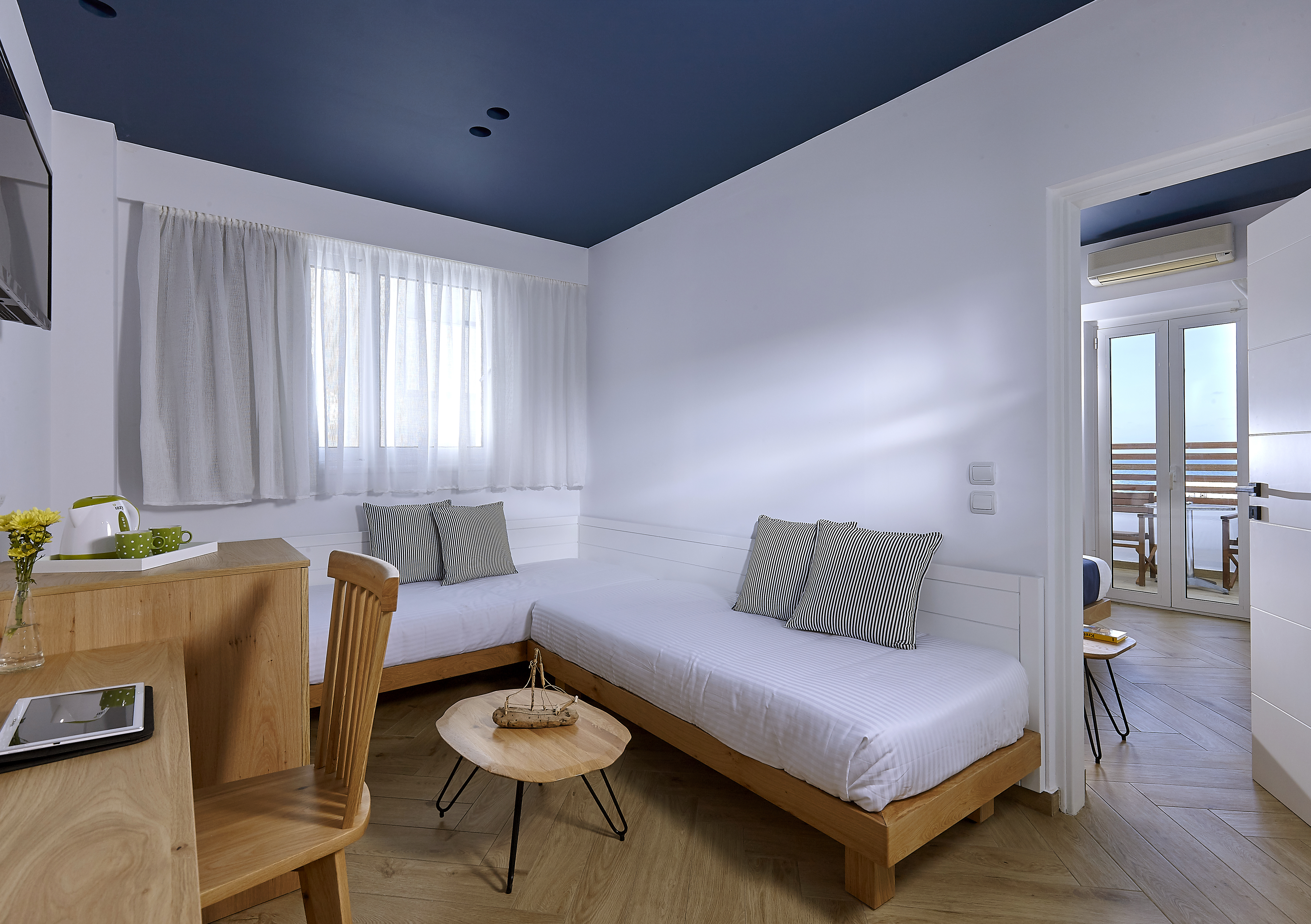 Family Room Superior Land View