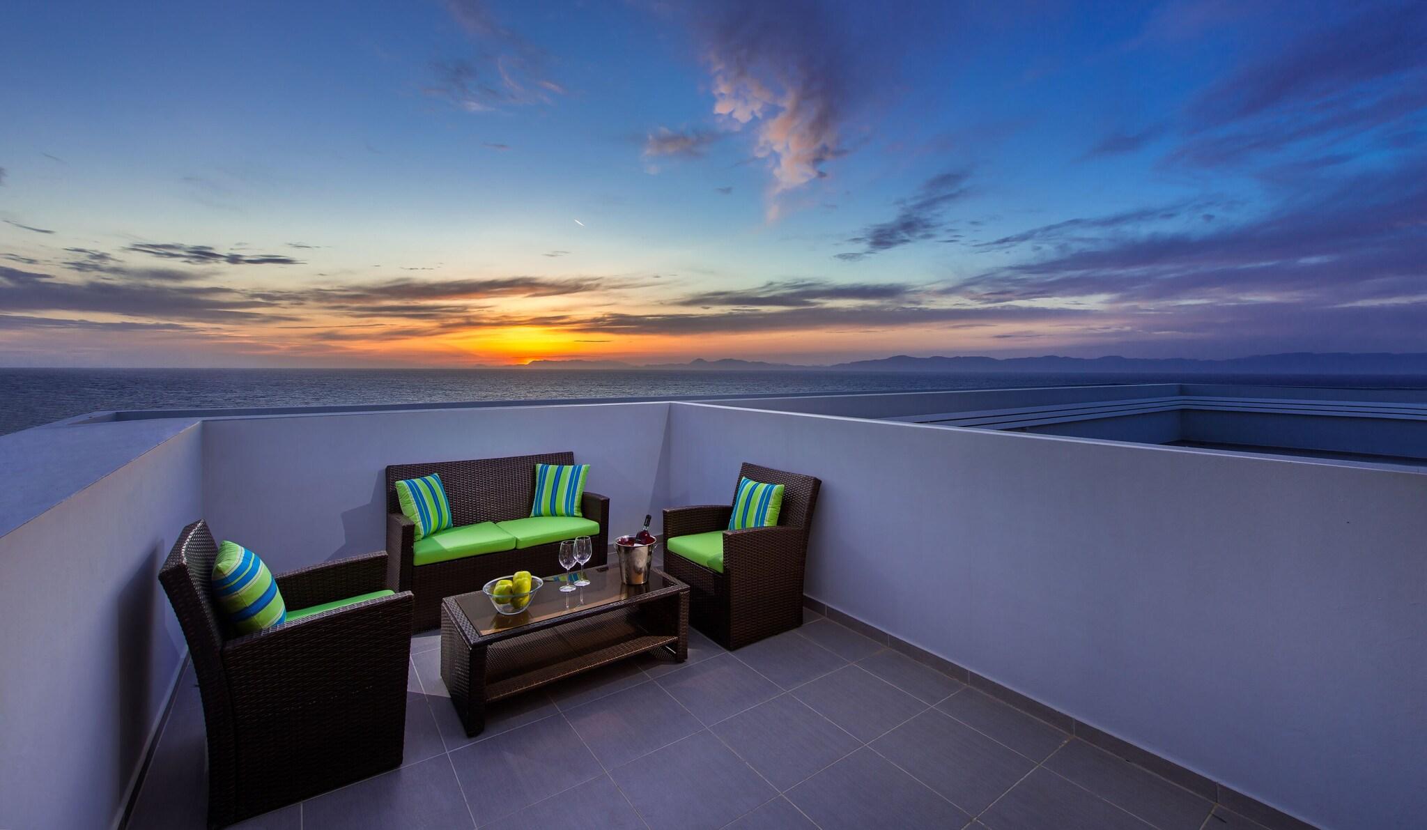 Suite Deluxe with Views