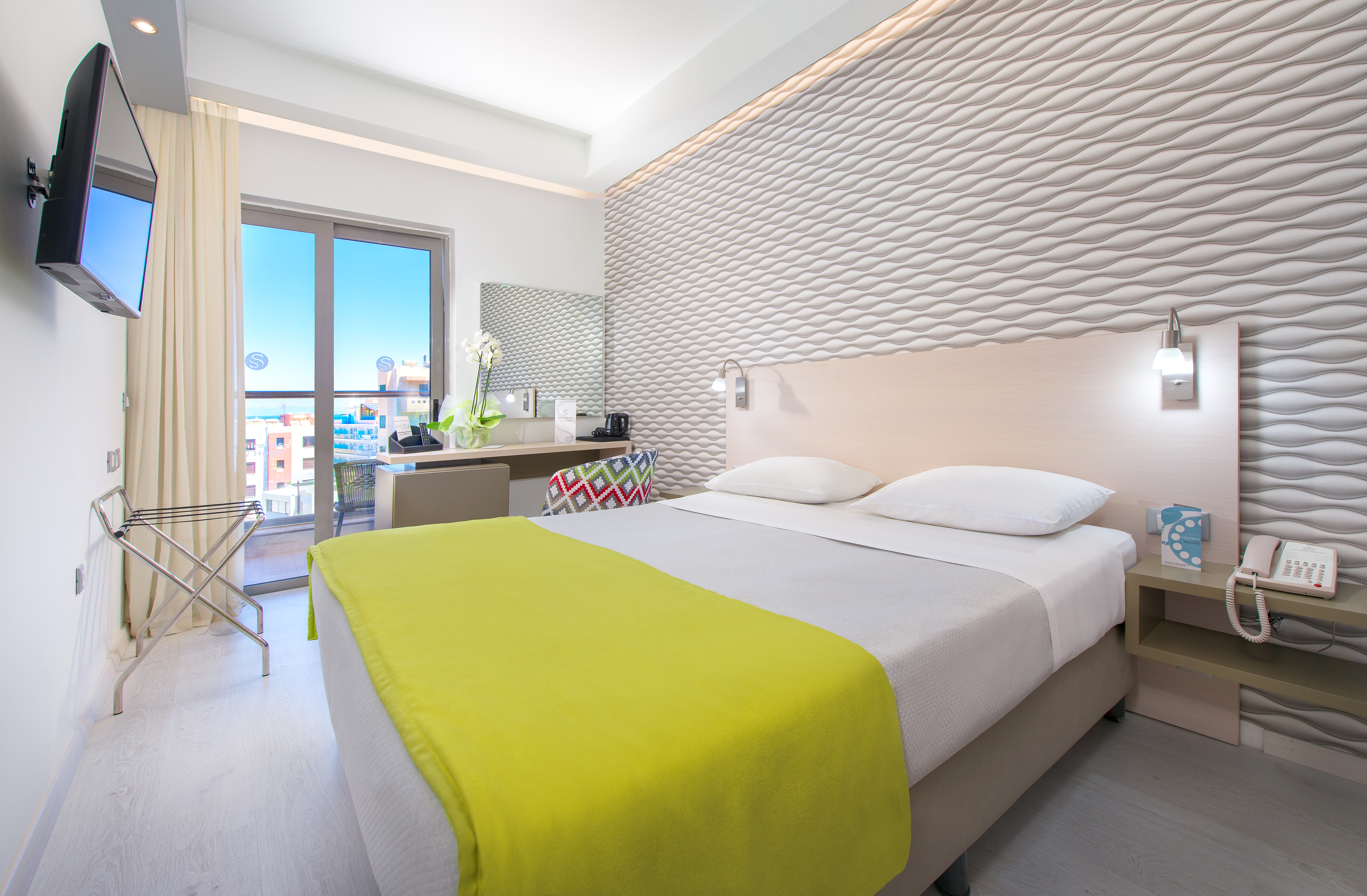 Double or Twin Side Sea View