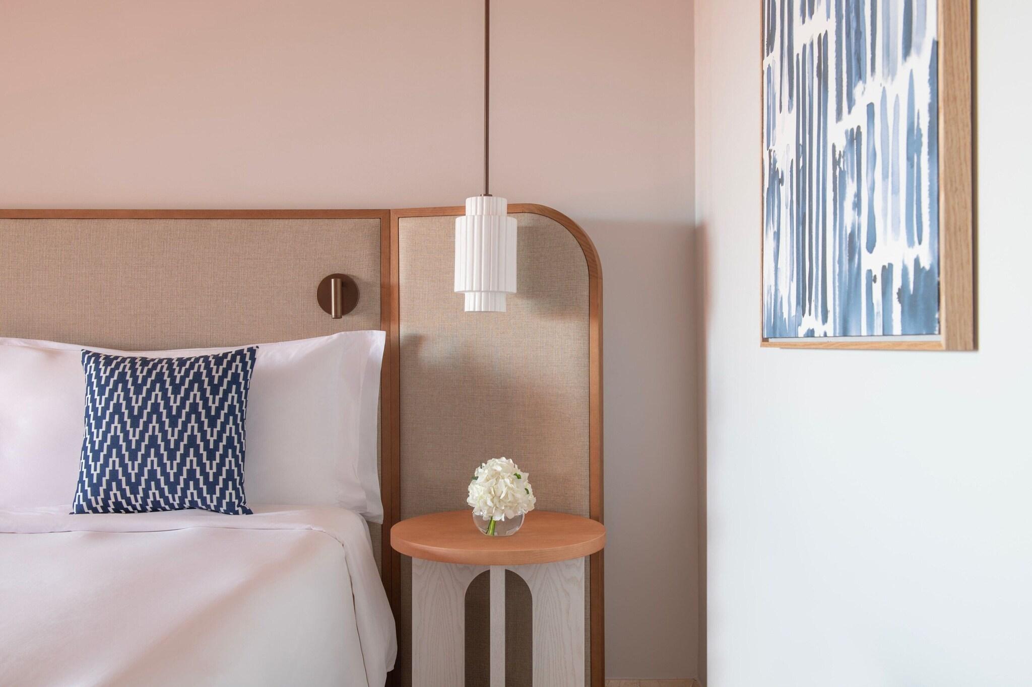 Junior Suite Ocean View King Bed