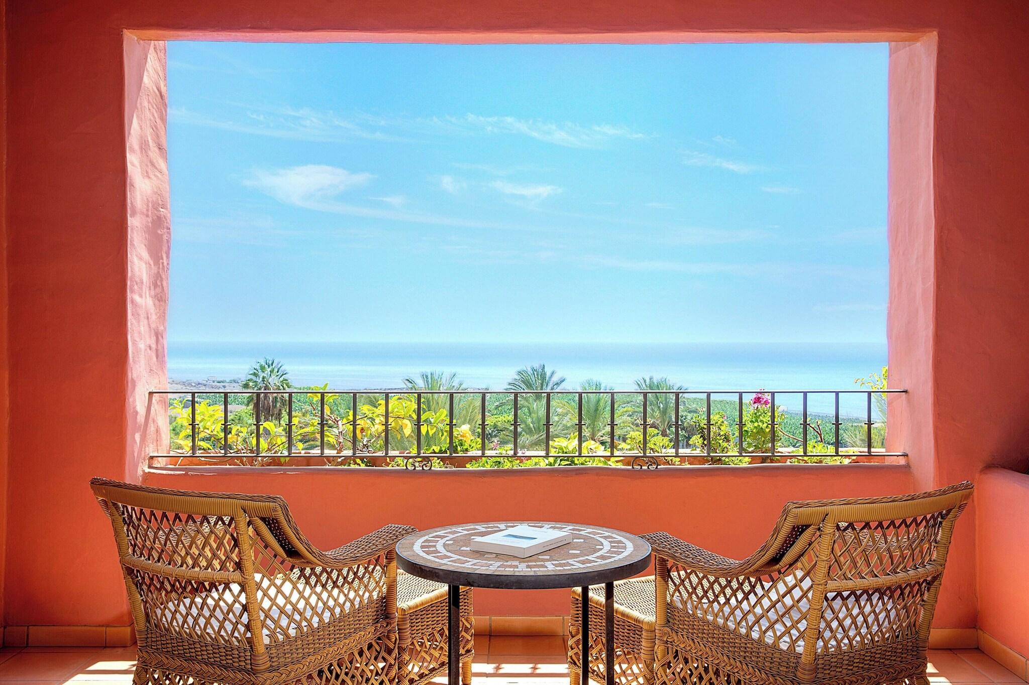 Junior Suite Ocean View King Bed