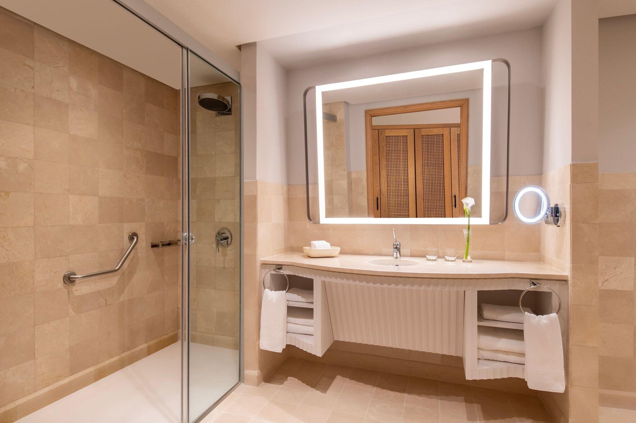 Double Deluxe King Bed