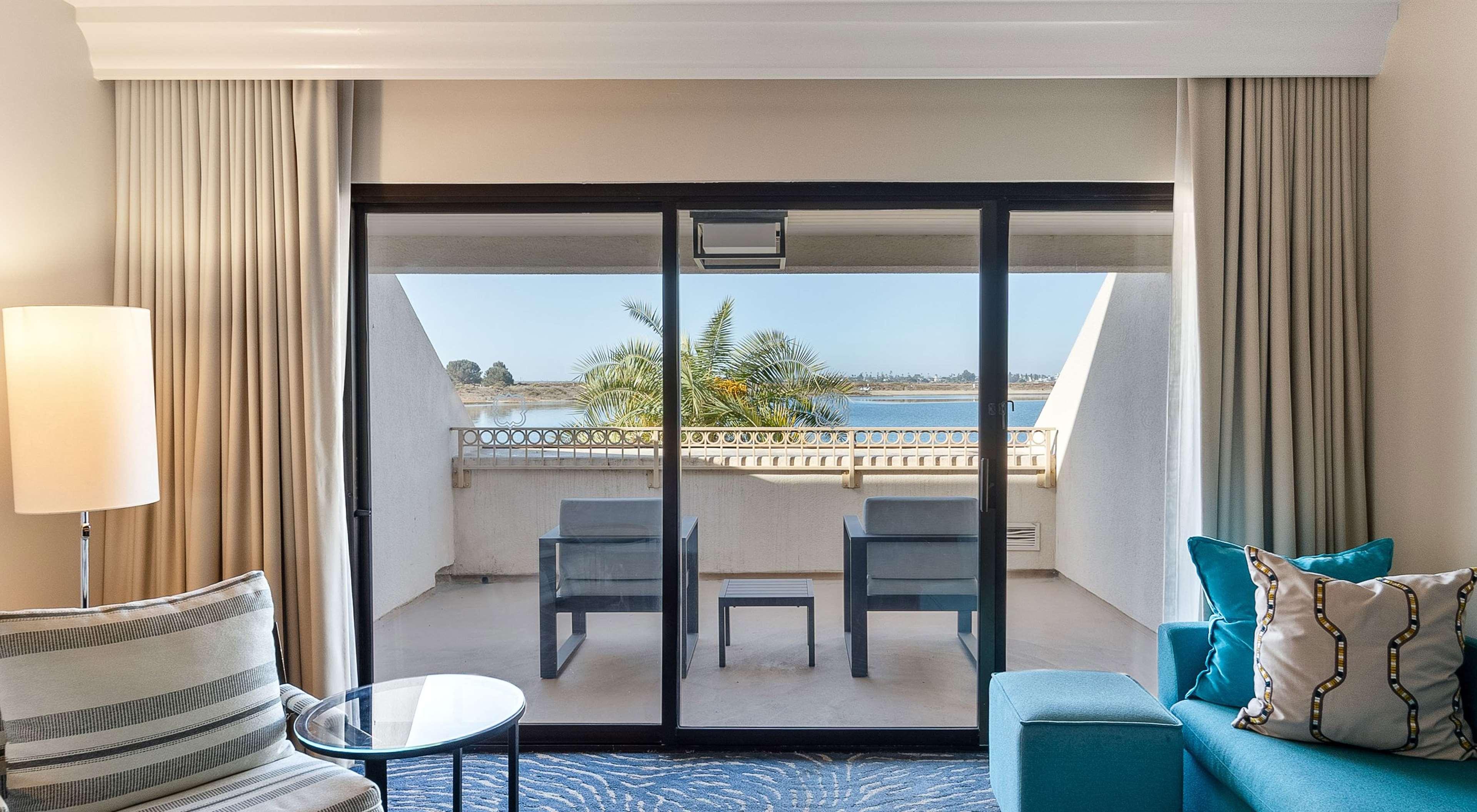 Studio King Size Bed