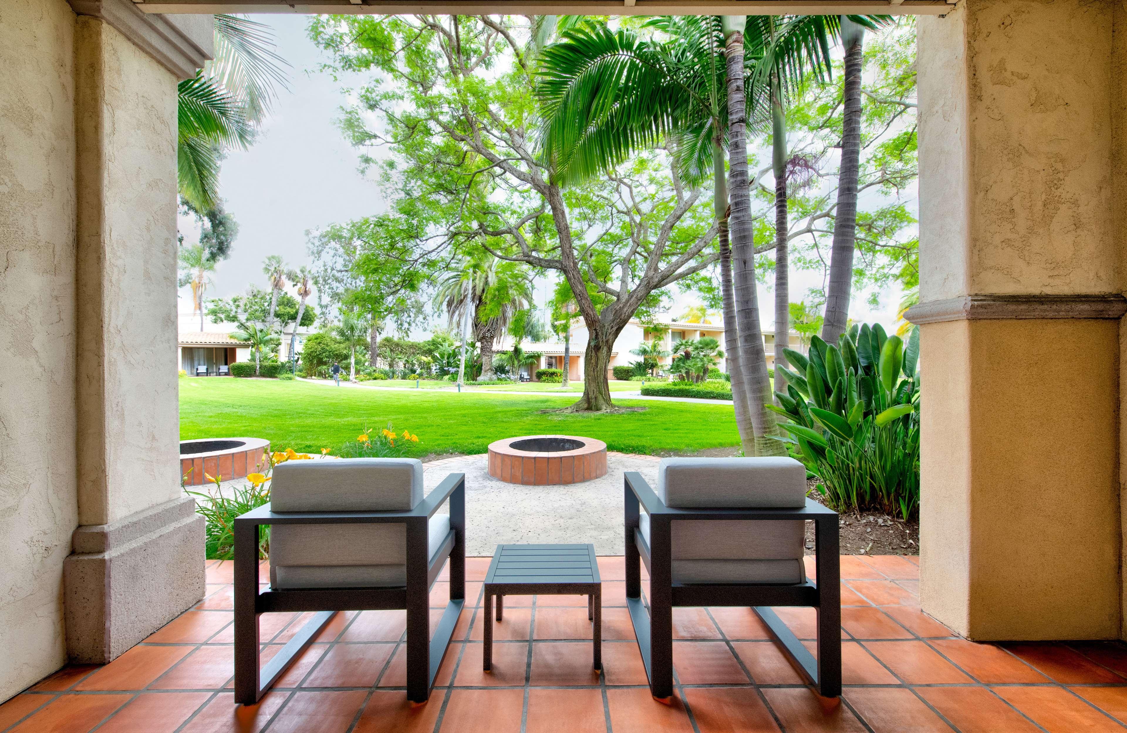 Studio Garden View King Bed