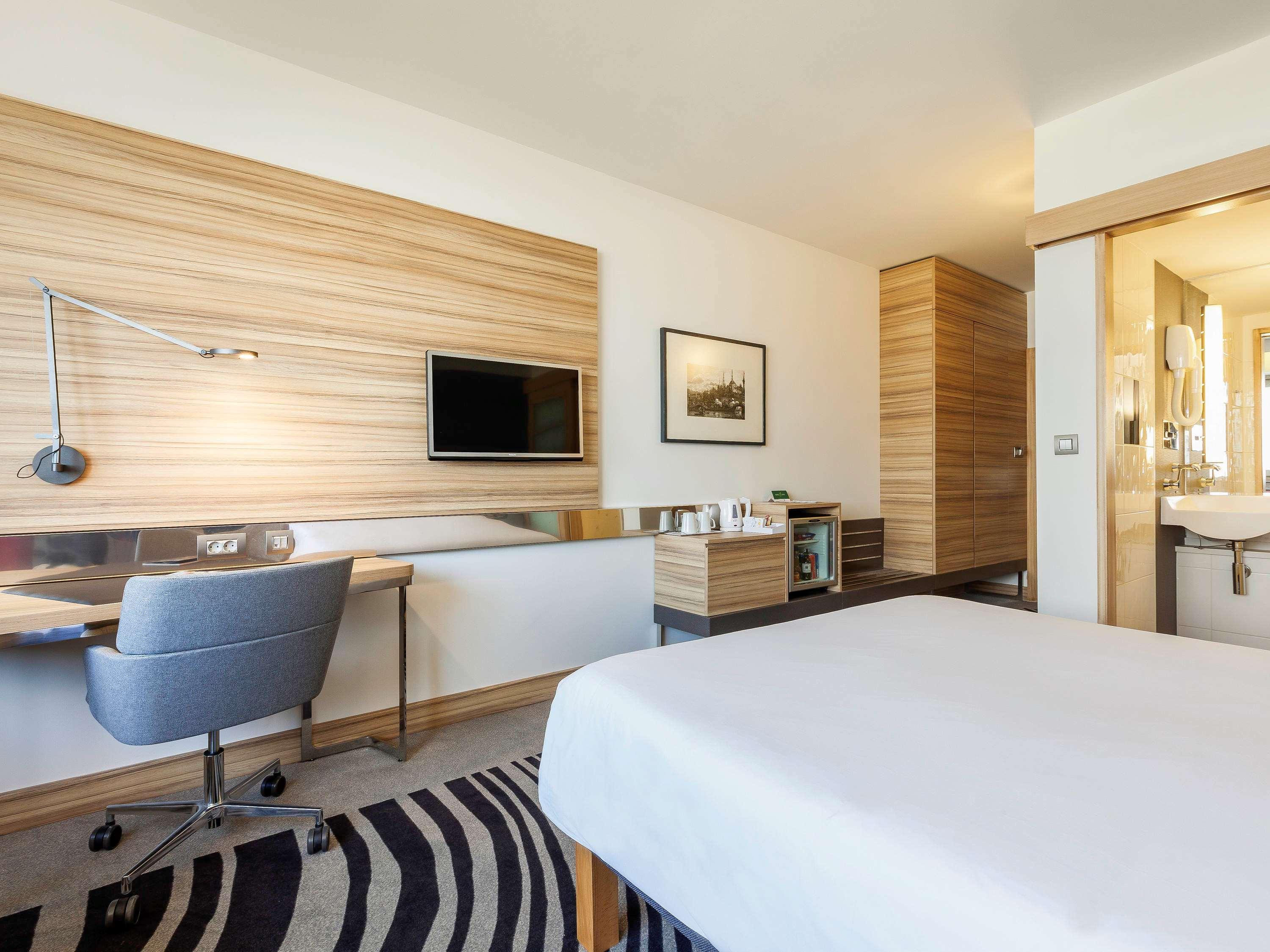 Double Superior Queen Bed