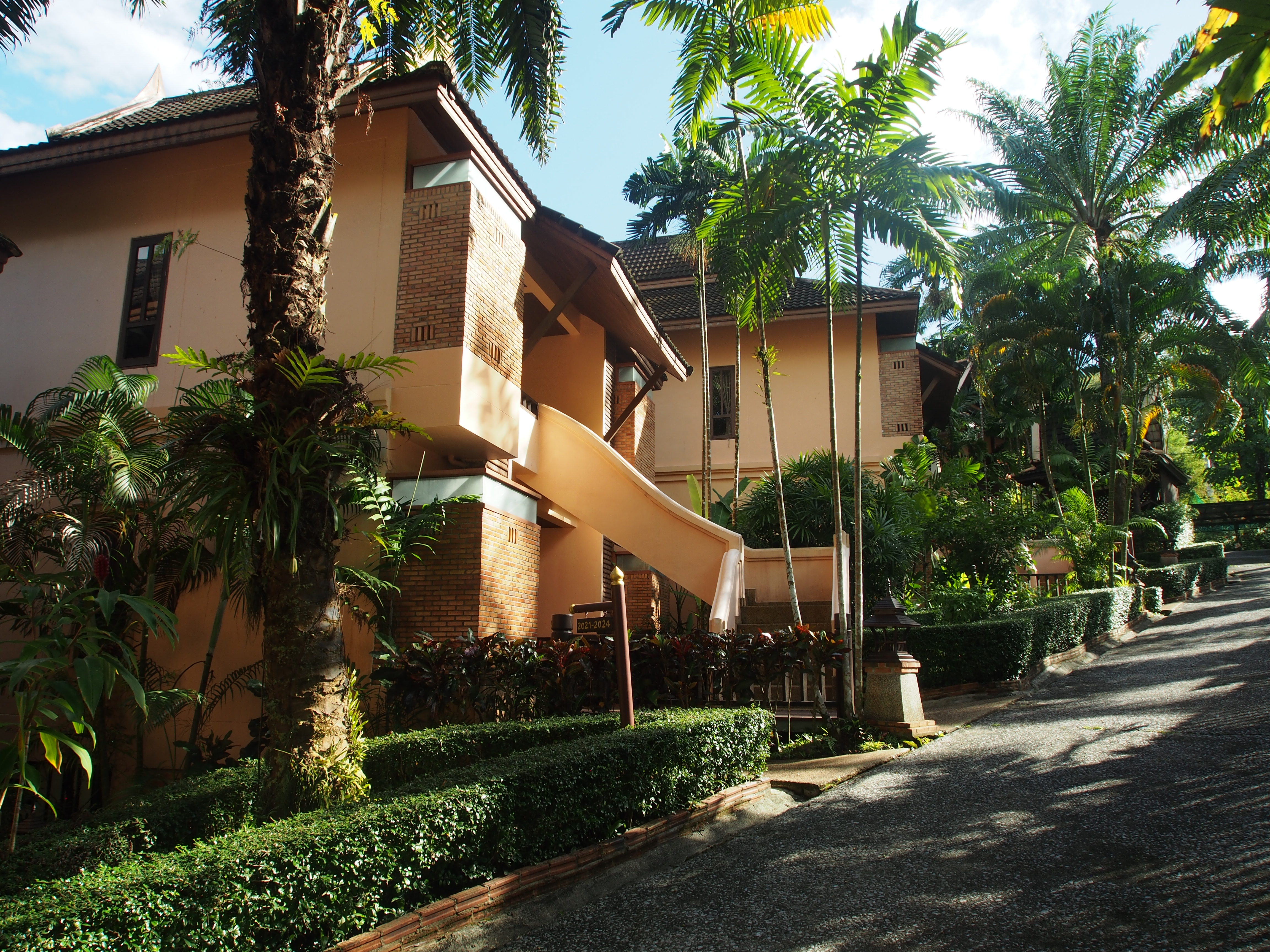 Double or Twin Deluxe Mountain View