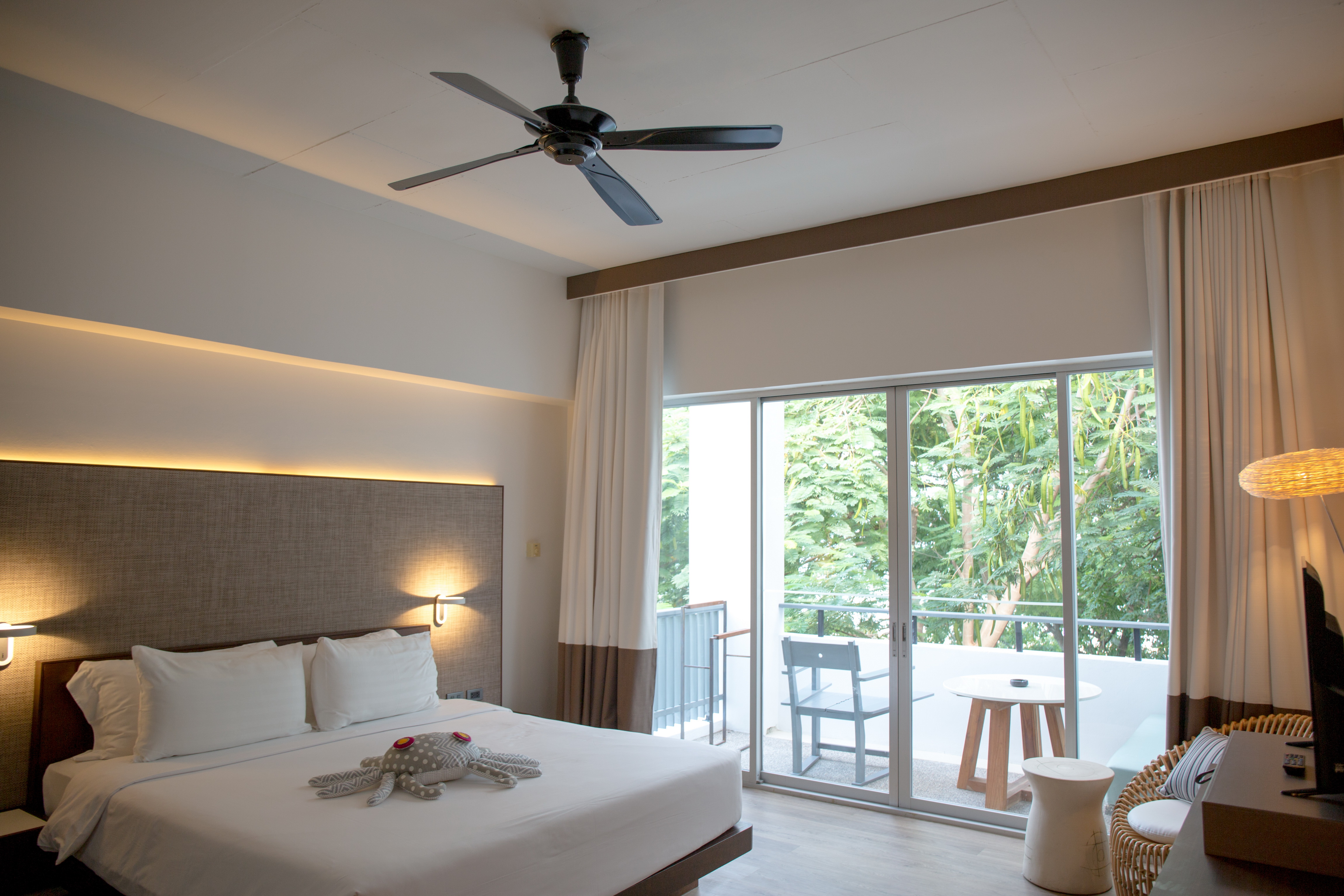 Double Sea View King Bed