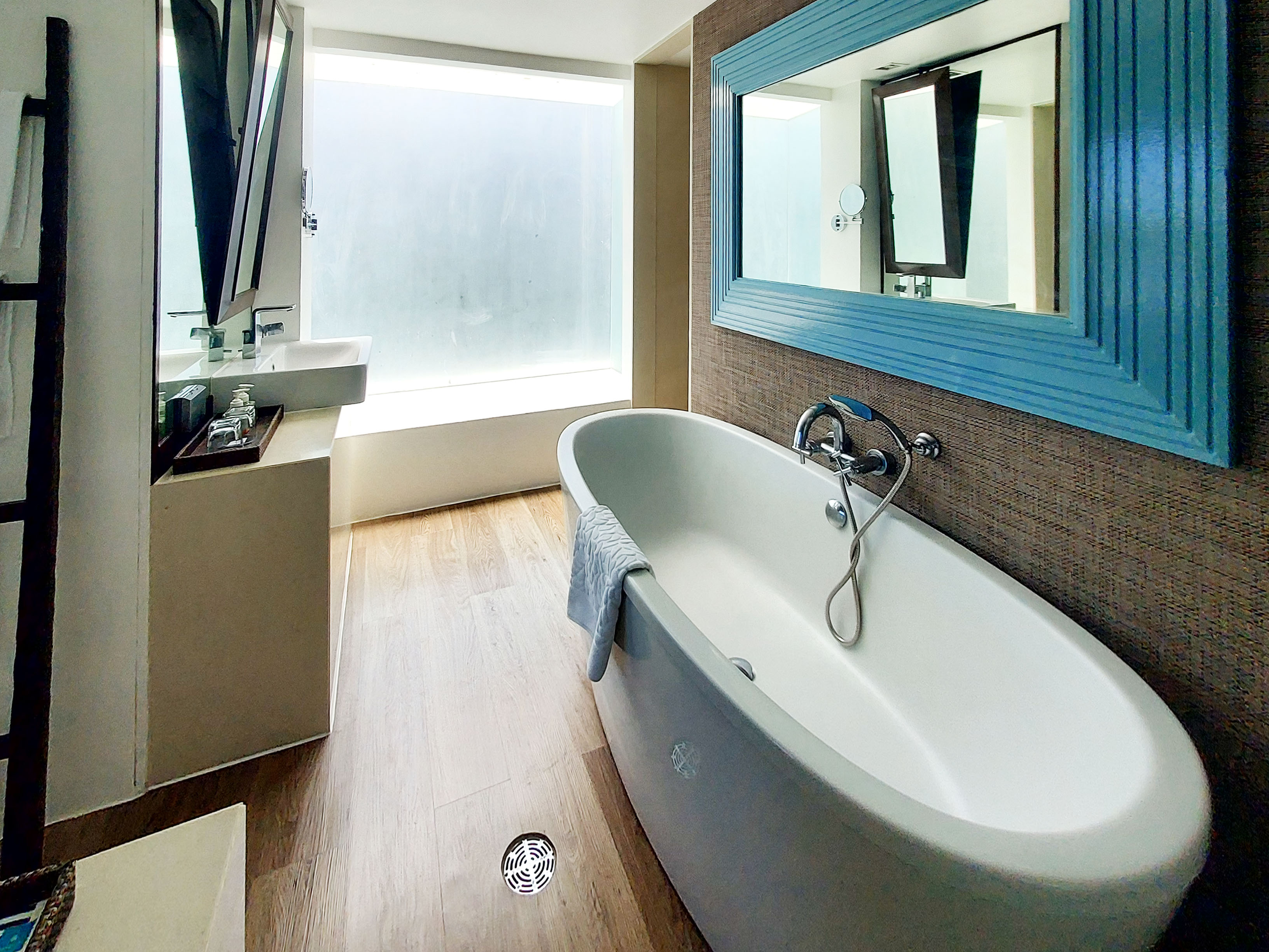 Double Sea View King Bed