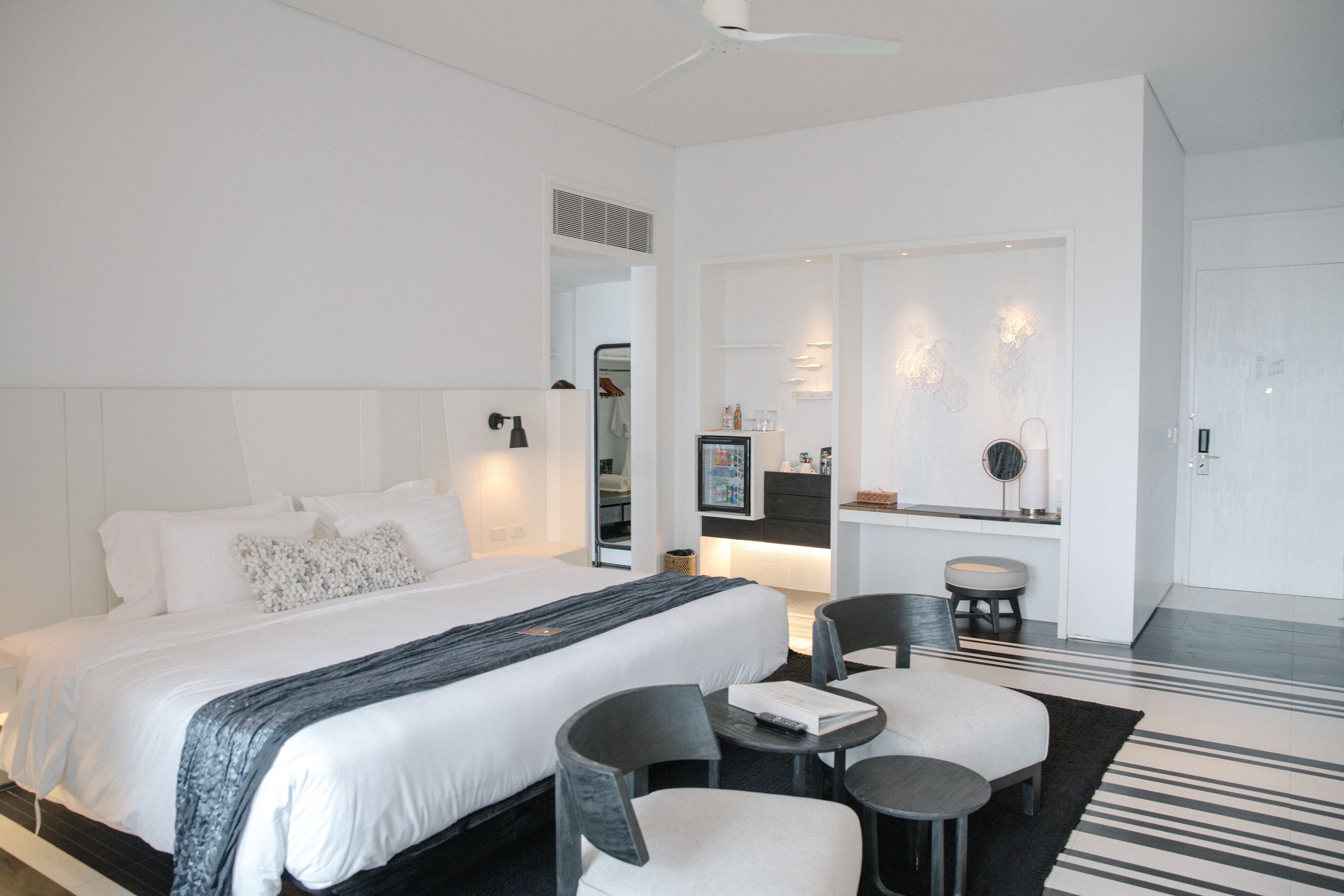 Suite Pool View King Bed