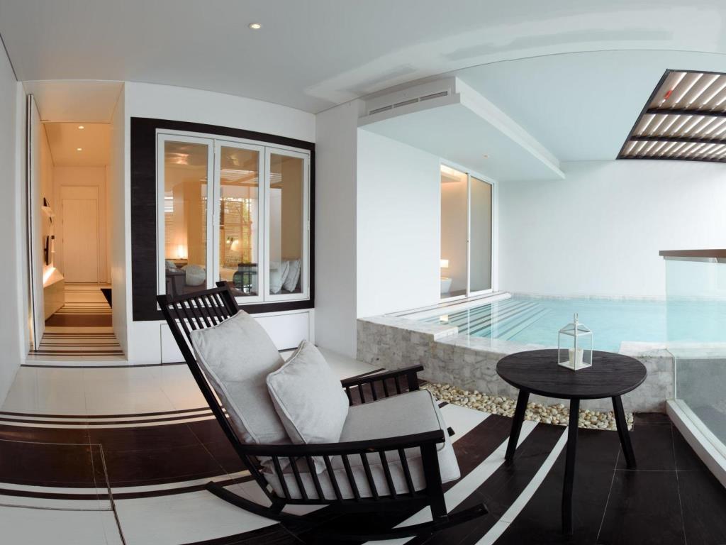 Suite Pool View